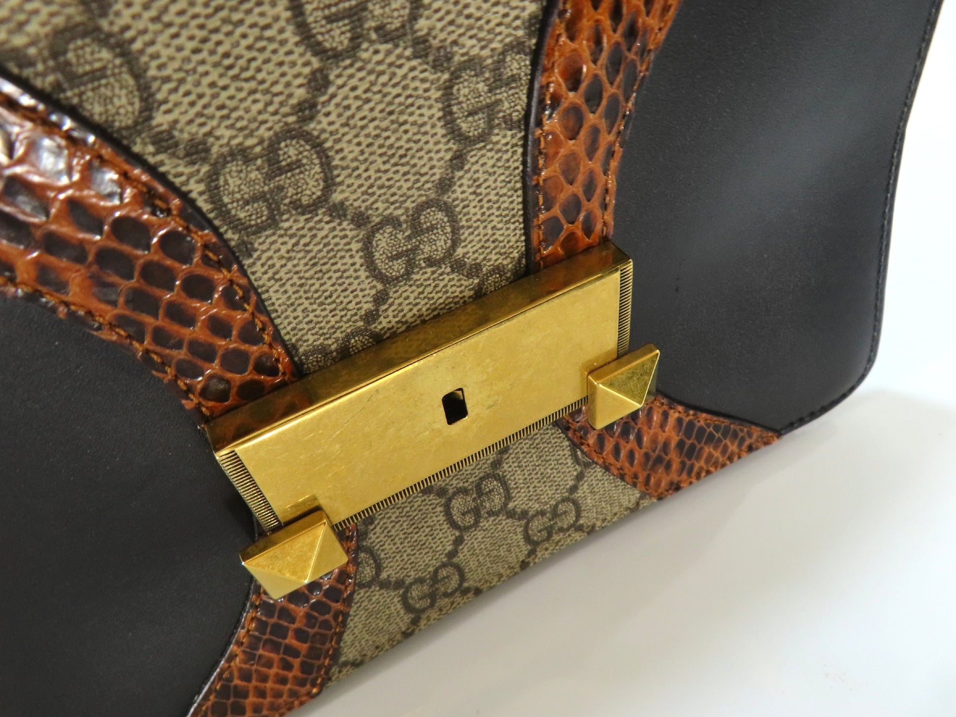 GUCCI Leather Shoulder Bag