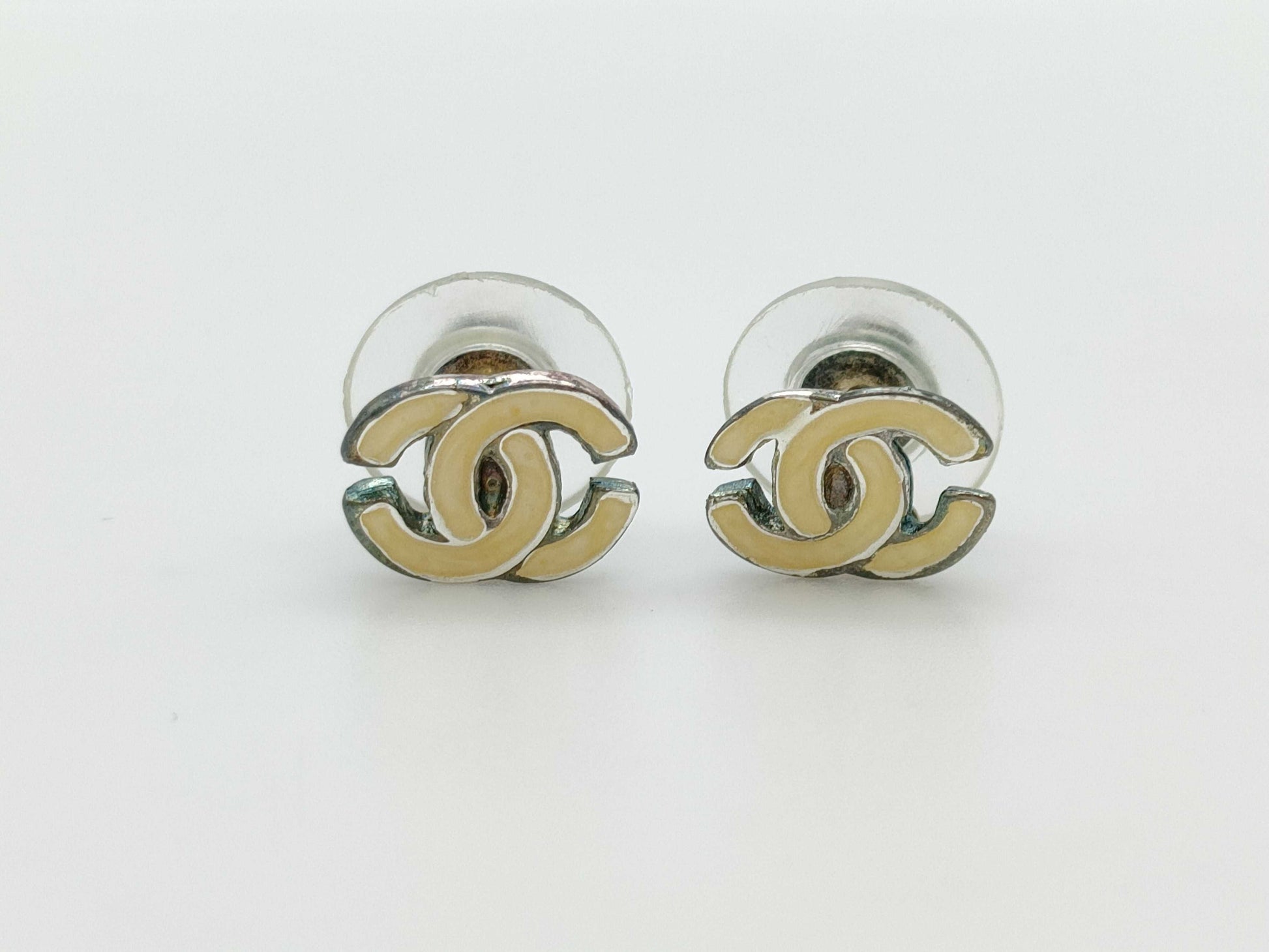 CHANEL Chanel engraved 00T earrings