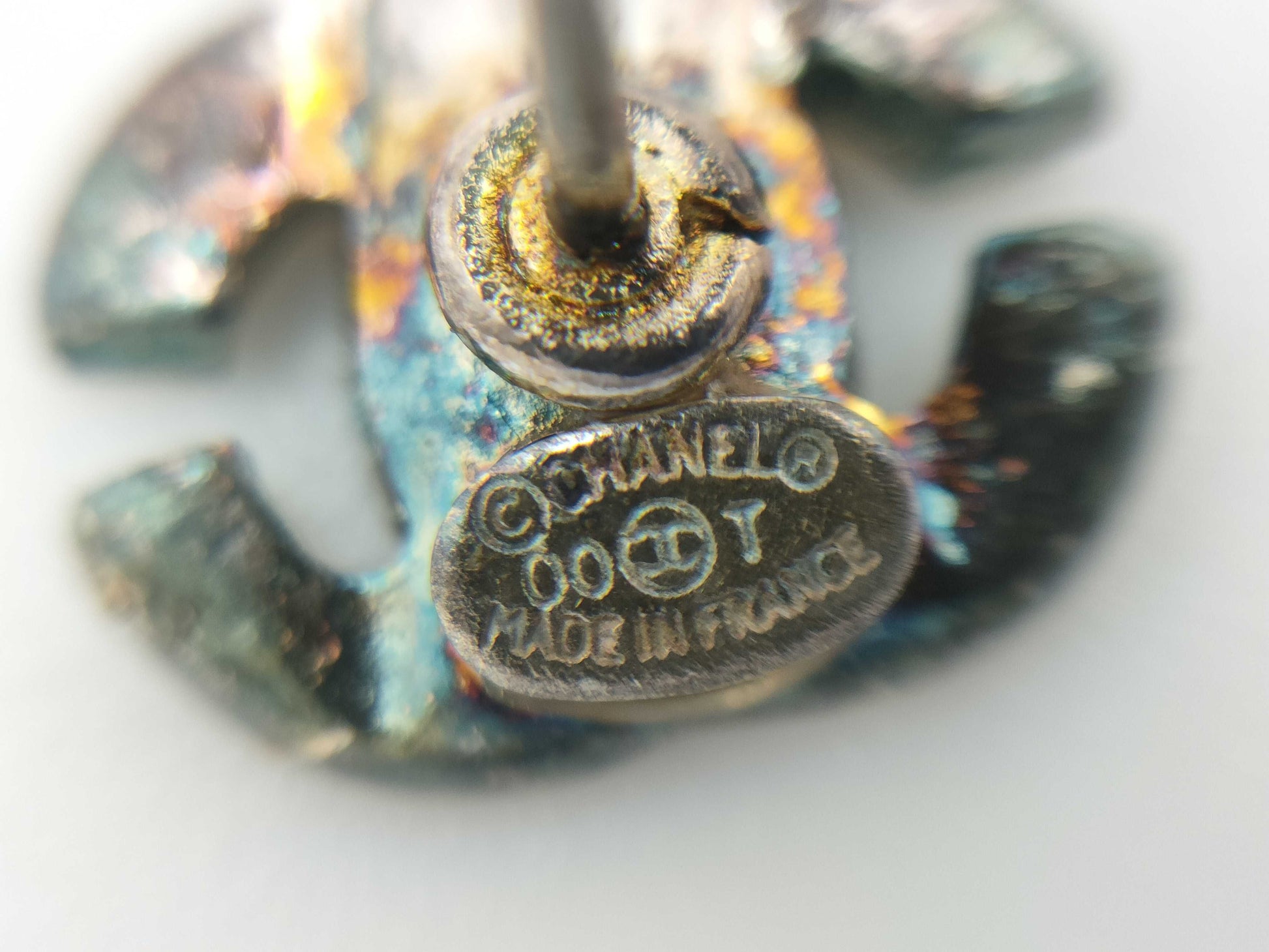 CHANEL Chanel engraved 00T earrings