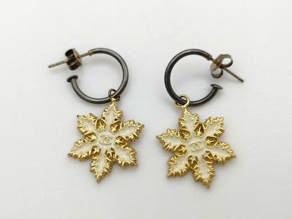 CHANEL Chanel engraved 01A earrings
