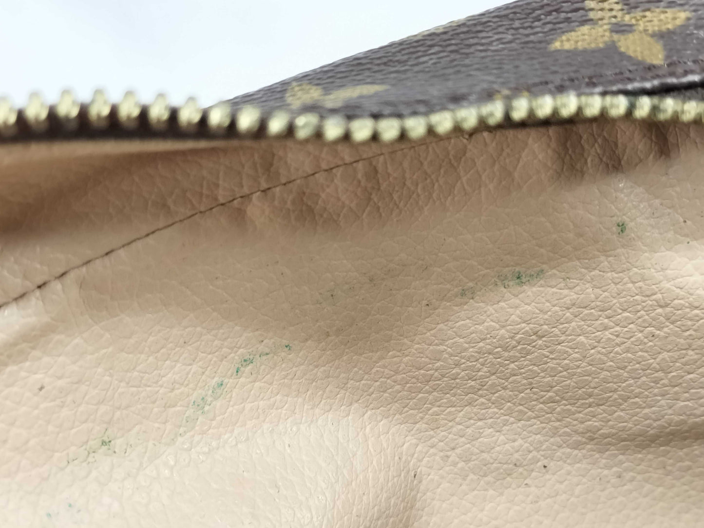 LOUIS VUITTON Monogram Louis Vuitton Monogram True Toilet 28 M47522 Second Bag