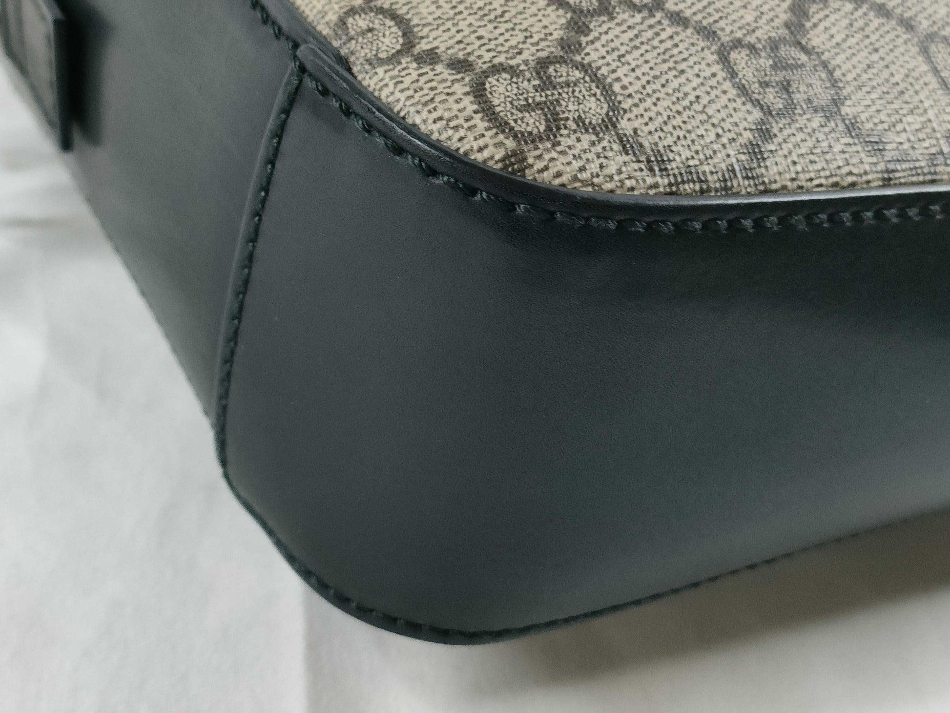 GUCCI GG Supreme 450949 GG Supreme Second Bag Black Second Bag