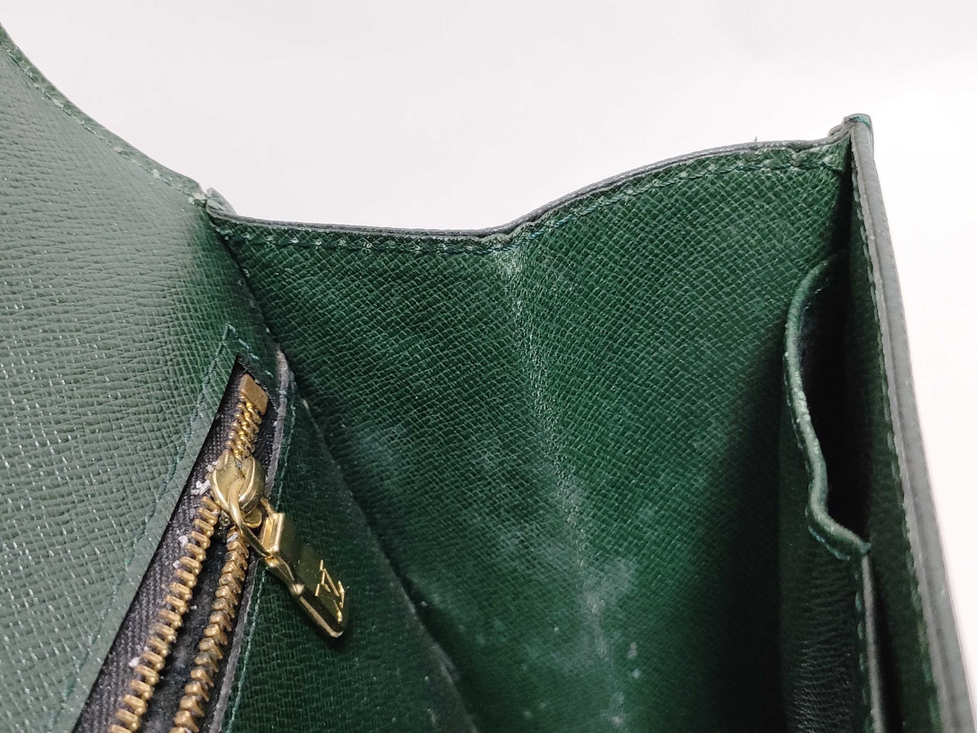 LOUIS VUITTON Taiga Louis Vuitton bag second bag