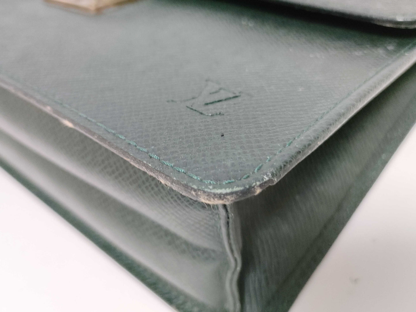 LOUIS VUITTON Taiga Louis Vuitton bag second bag