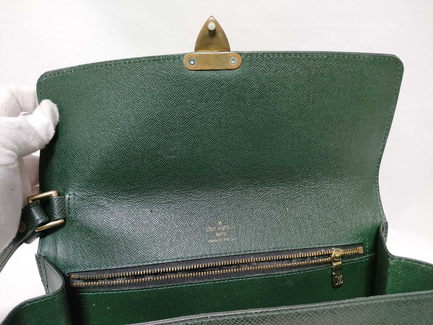 LOUIS VUITTON Taiga Louis Vuitton bag second bag