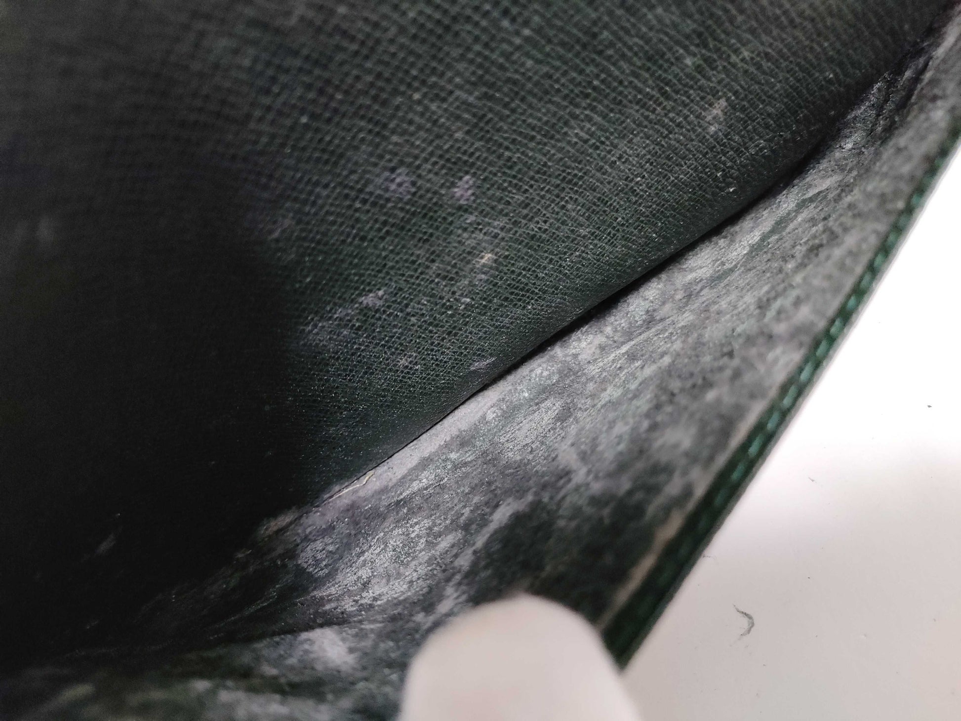 LOUIS VUITTON Taiga Louis Vuitton bag second bag