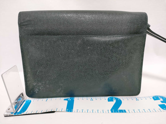 LOUIS VUITTON Taiga Louis Vuitton bag second bag