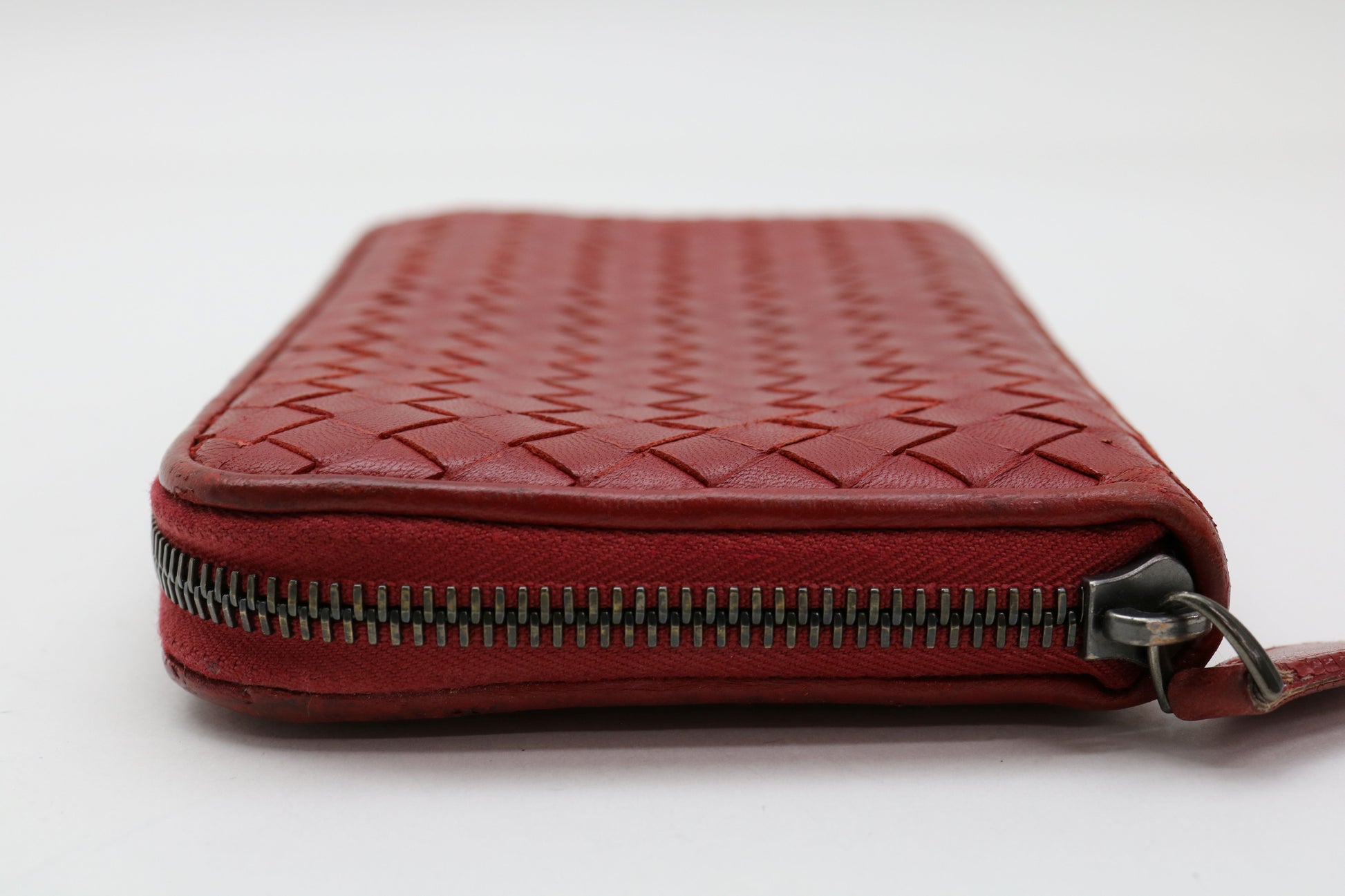 BOTTEGA VENETA Intrecciato Round Zip Wallet