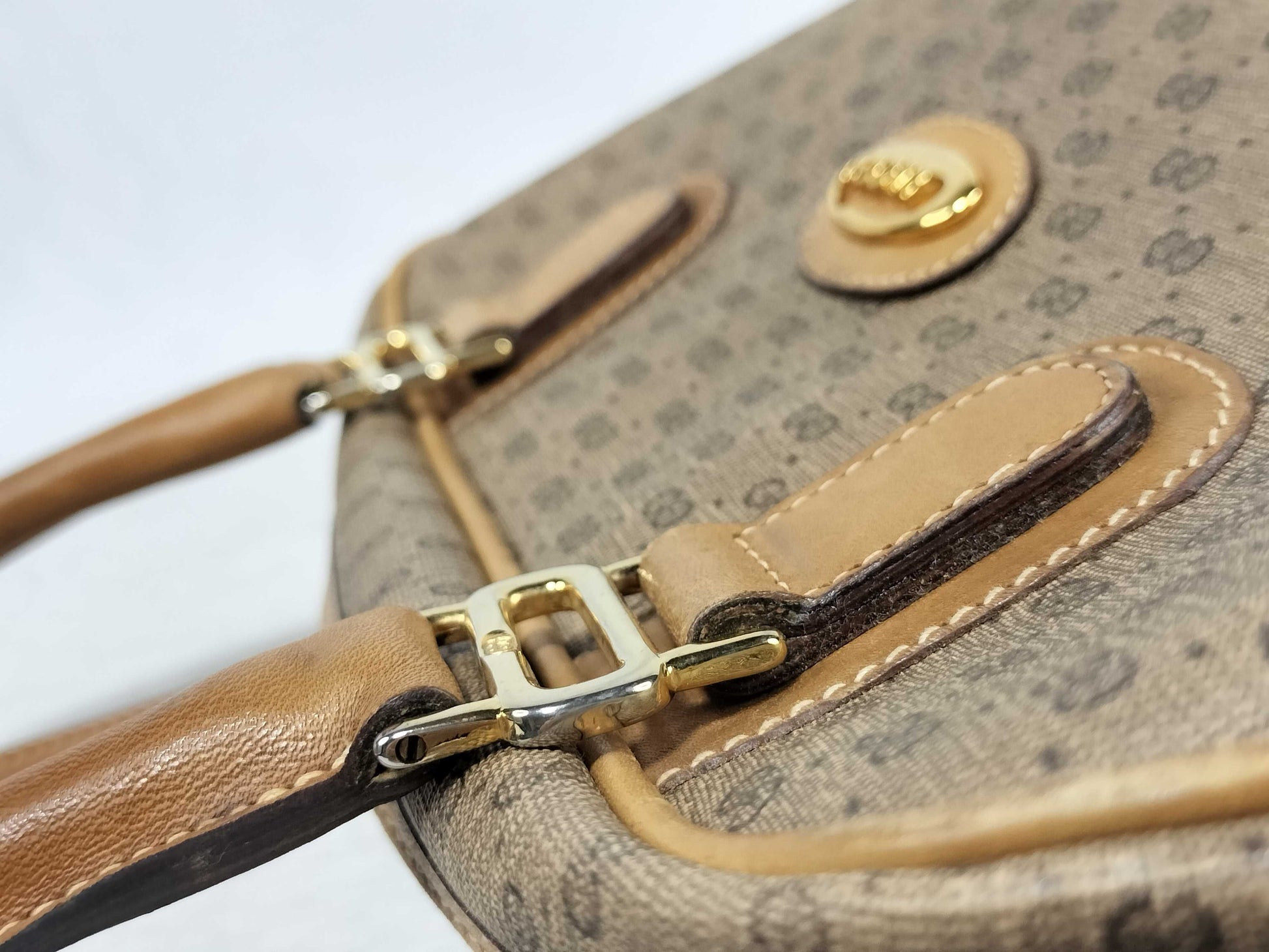 GUCCI GG Gucci 104 000 Handbag Micro GG PVC Leather Beige Handbag