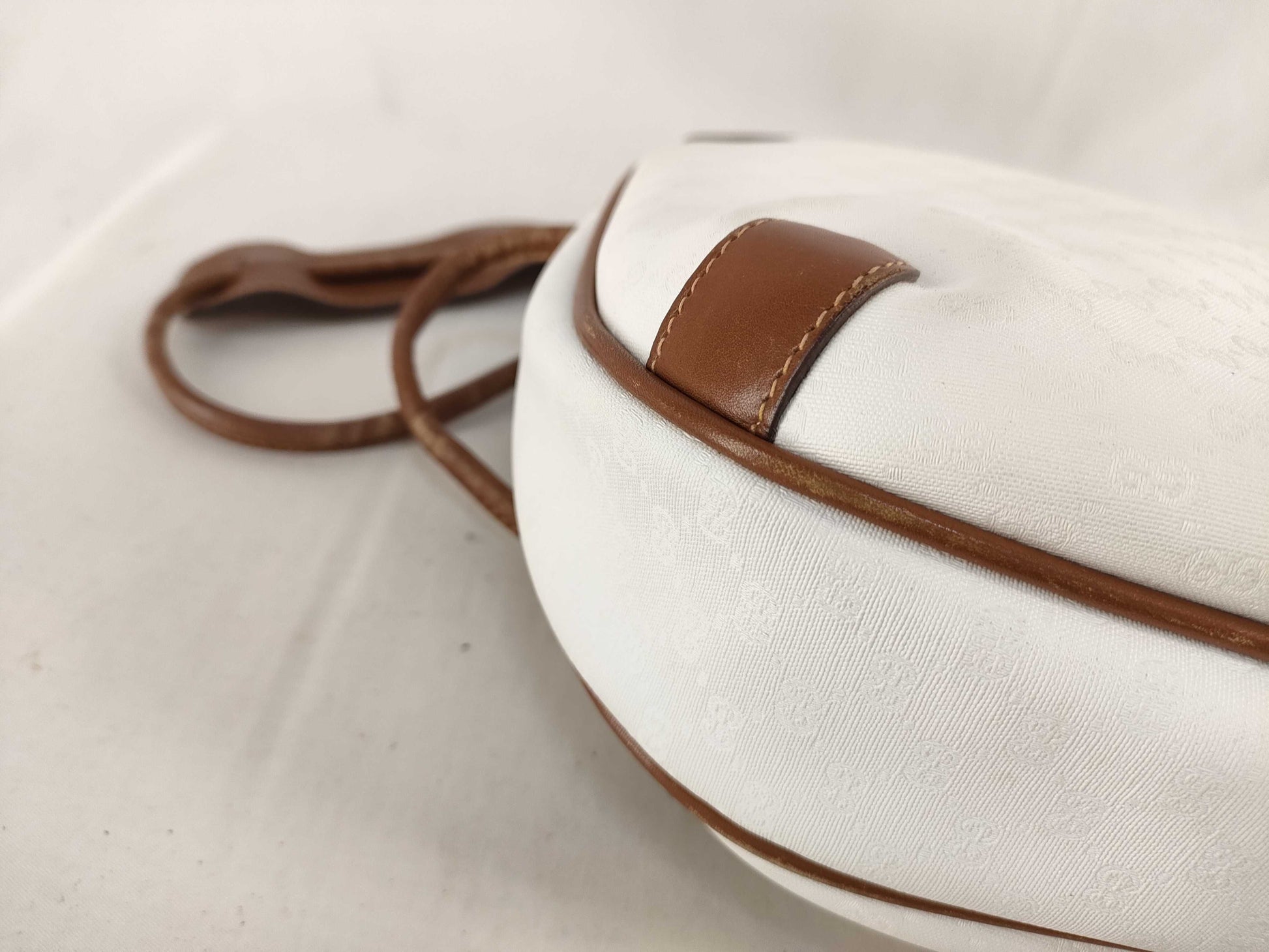 GUCCI 001/104 Shoulder Bag Micro GG PVC and Leather White and Brown Shoulder Bag