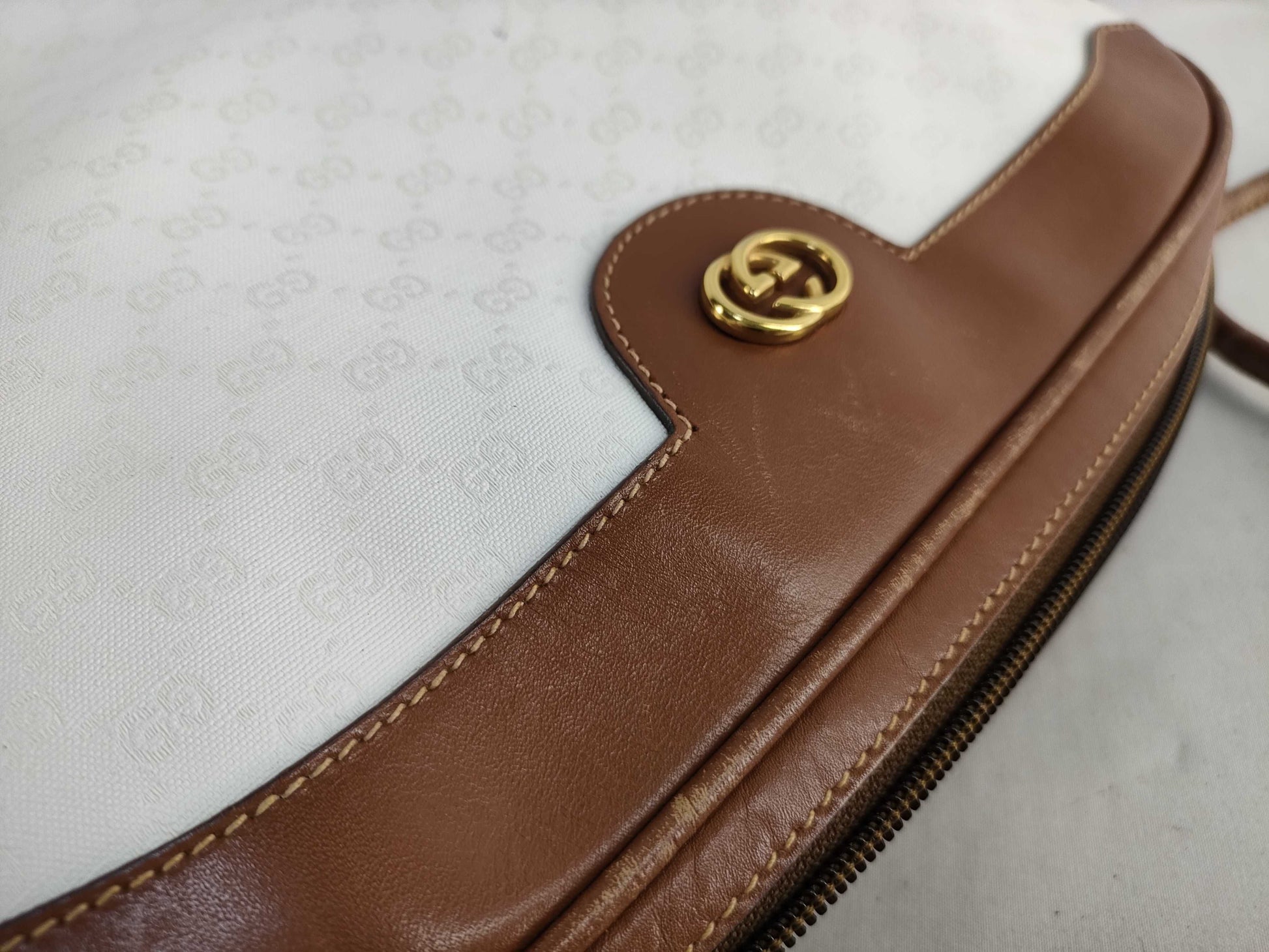 GUCCI 001/104 Shoulder Bag Micro GG PVC and Leather White and Brown Shoulder Bag