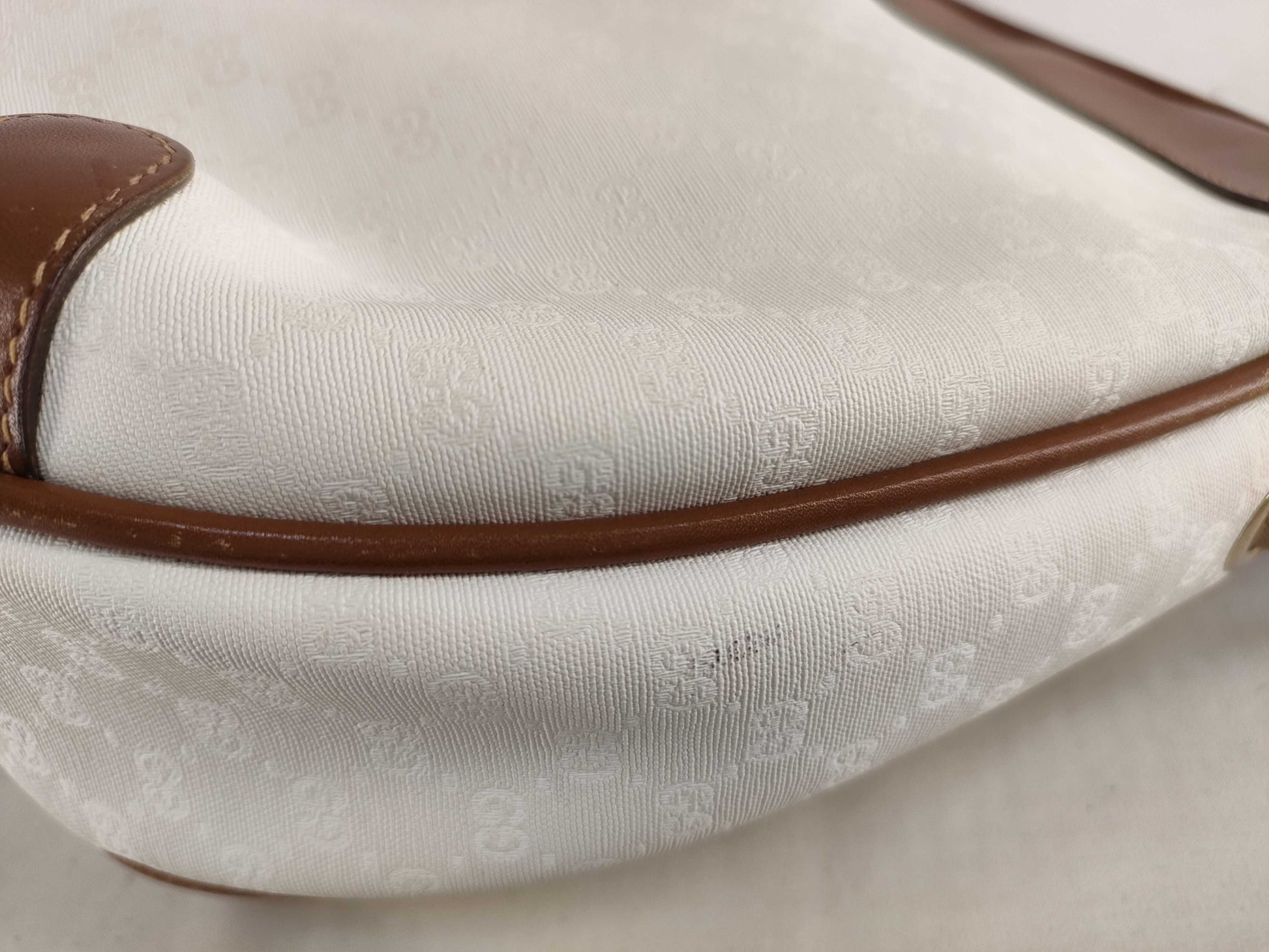 GUCCI 001/104 Shoulder Bag Micro GG PVC and Leather White and Brown Shoulder Bag