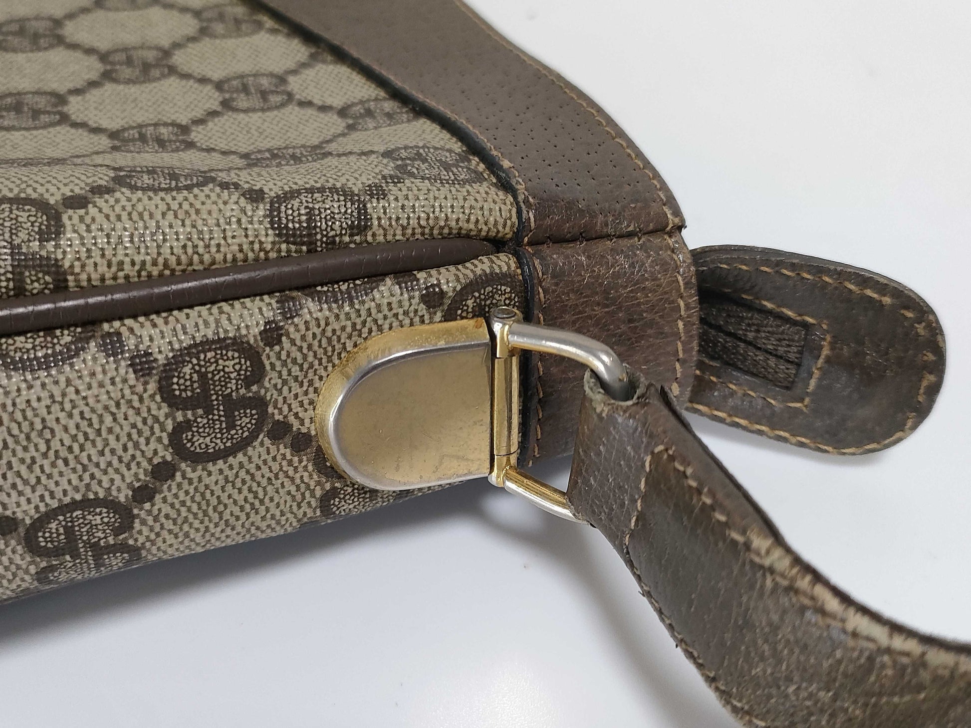 GUCCI Old Gucci GG Supreme Shoulder Bag
