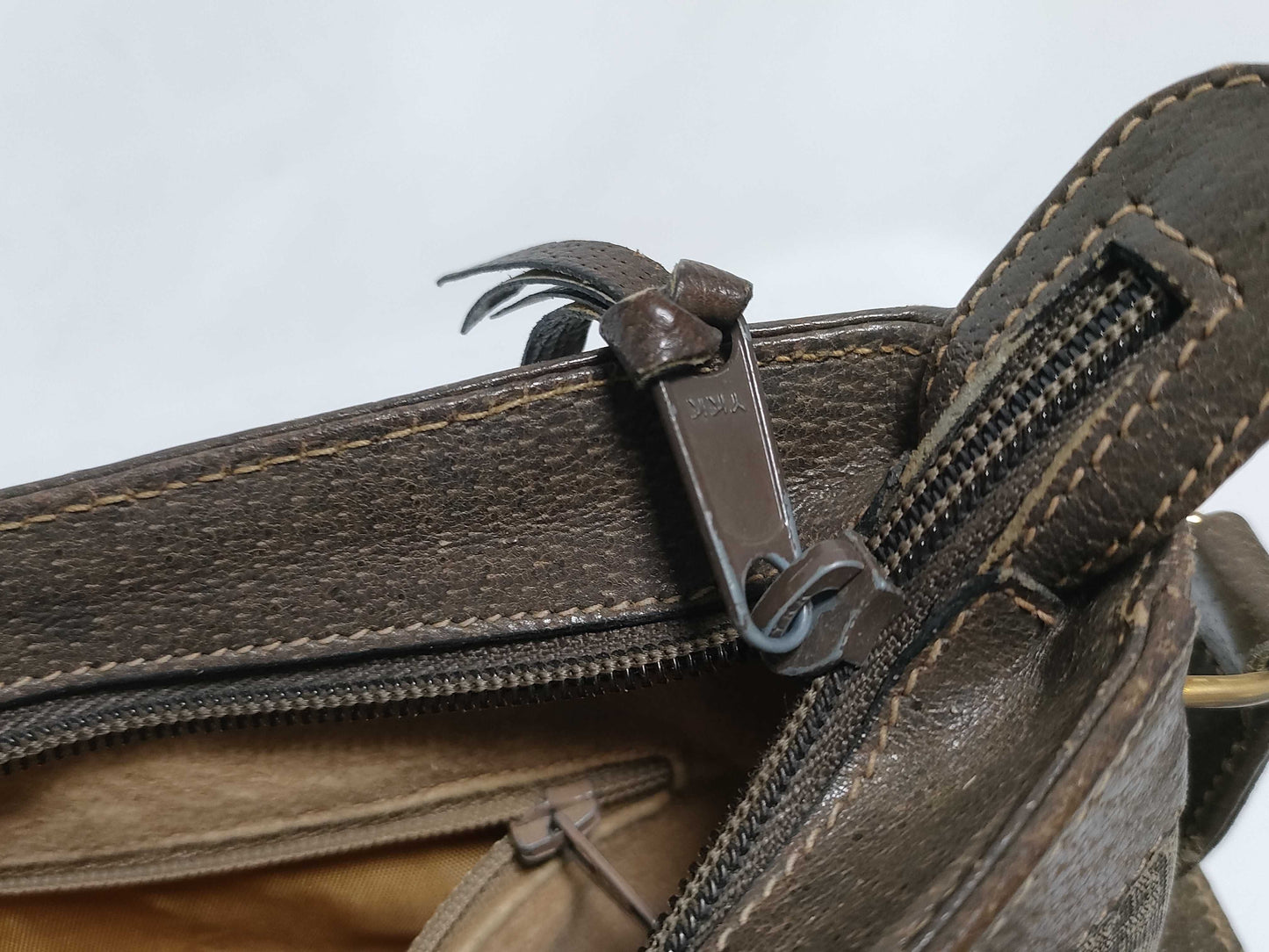 GUCCI Old Gucci GG Supreme Shoulder Bag
