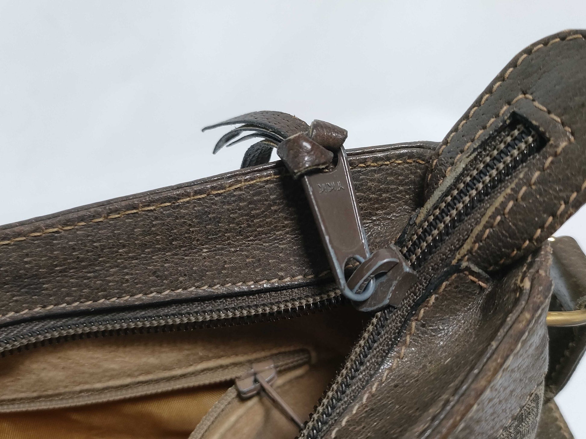 GUCCI Old Gucci GG Supreme Shoulder Bag