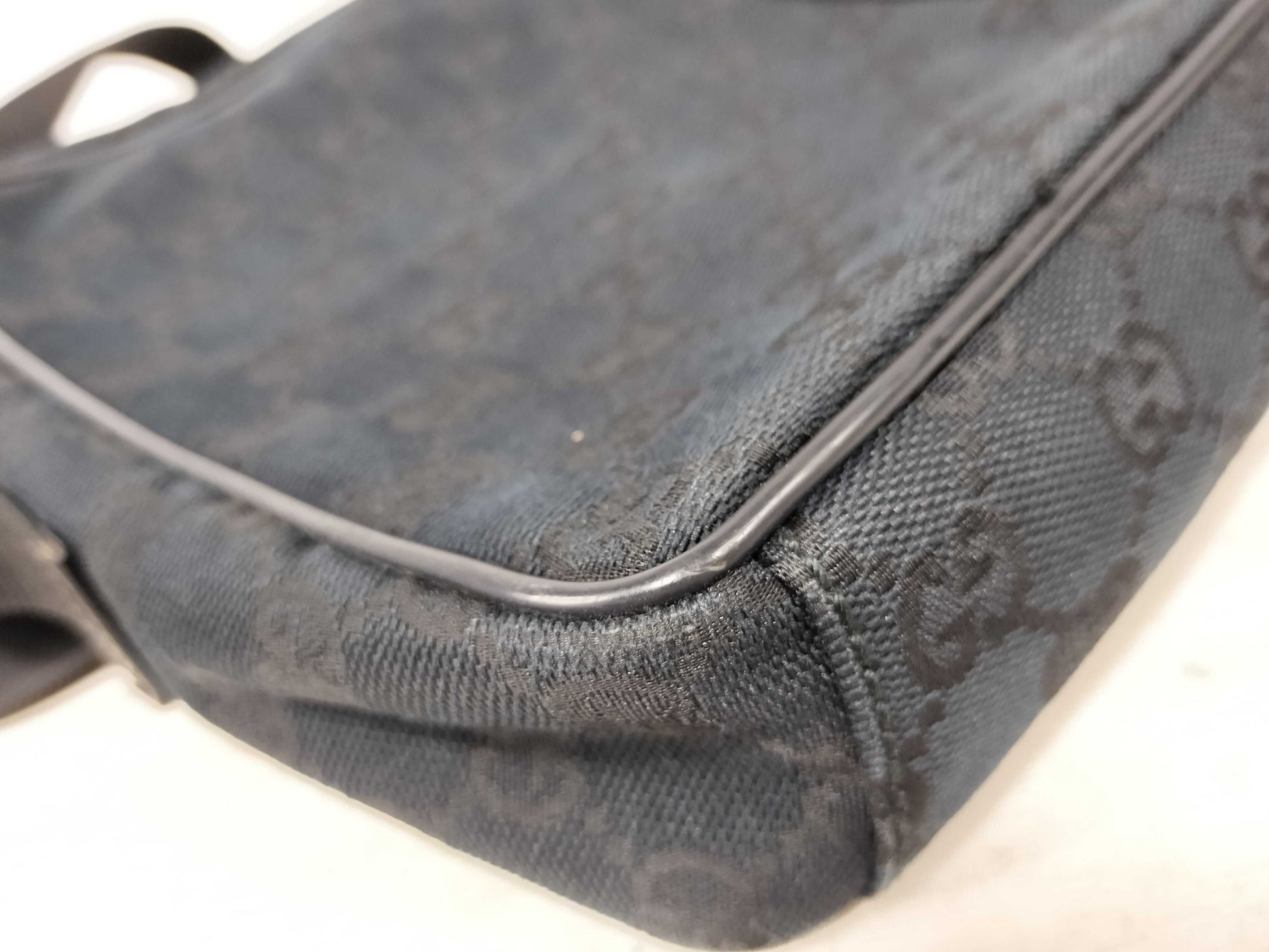 GUCCI GG Canvas Shoulder Bag in Black