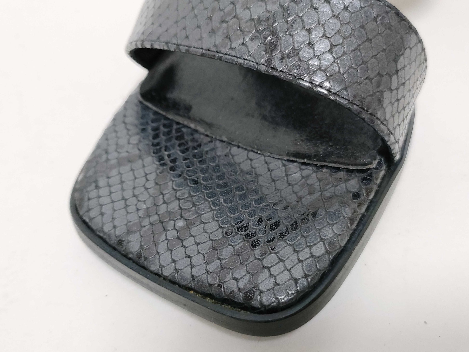 Yves Saint Laurent Yves Saint-LaurentSandals Sandals