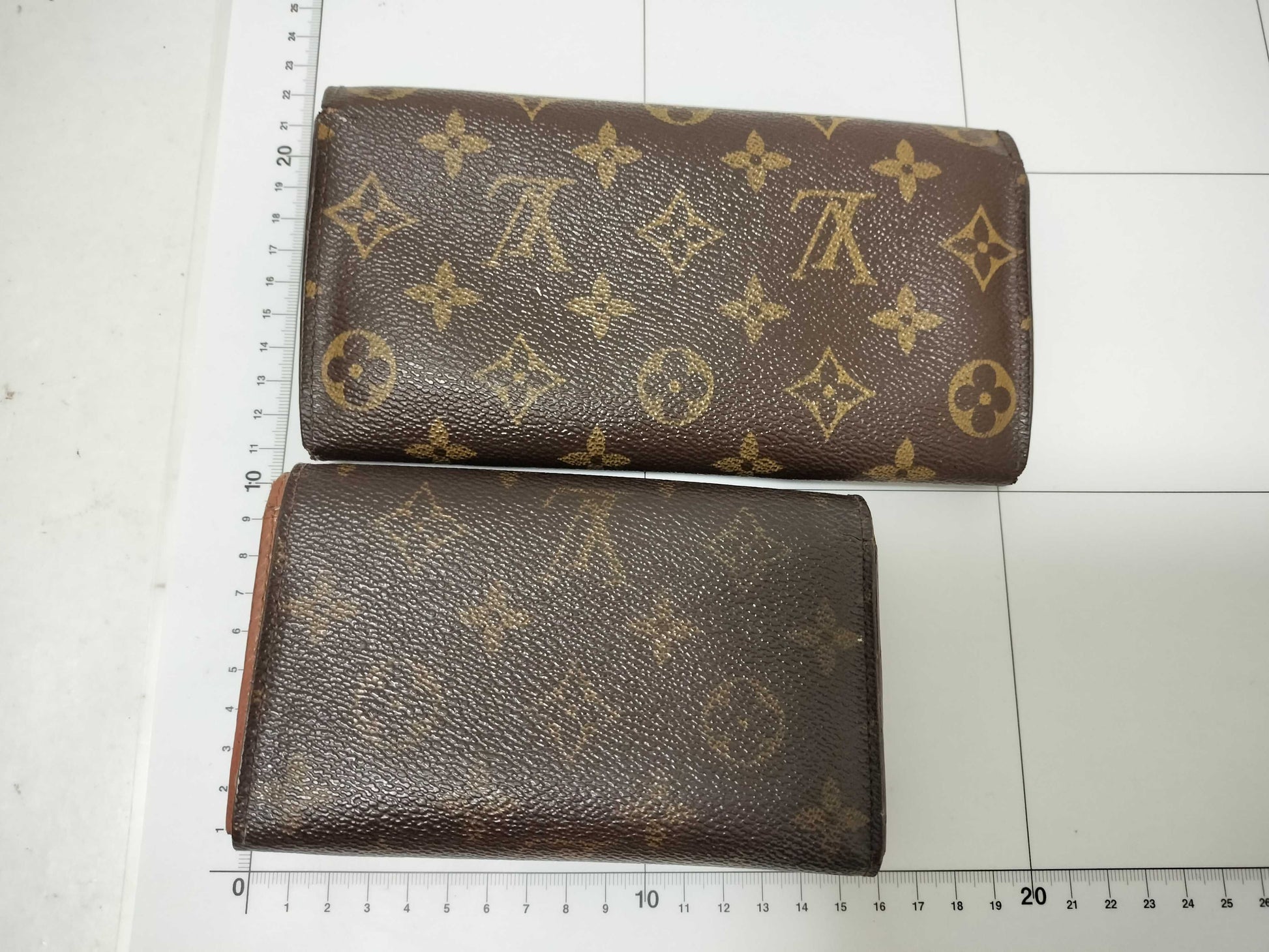 LOUIS VUITTON Monogram Louis Vuitton Monogram Wallet