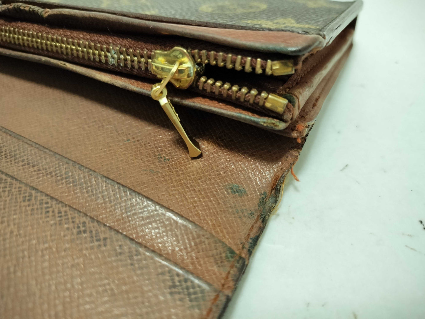 LOUIS VUITTON Monogram Louis Vuitton Monogram Wallet