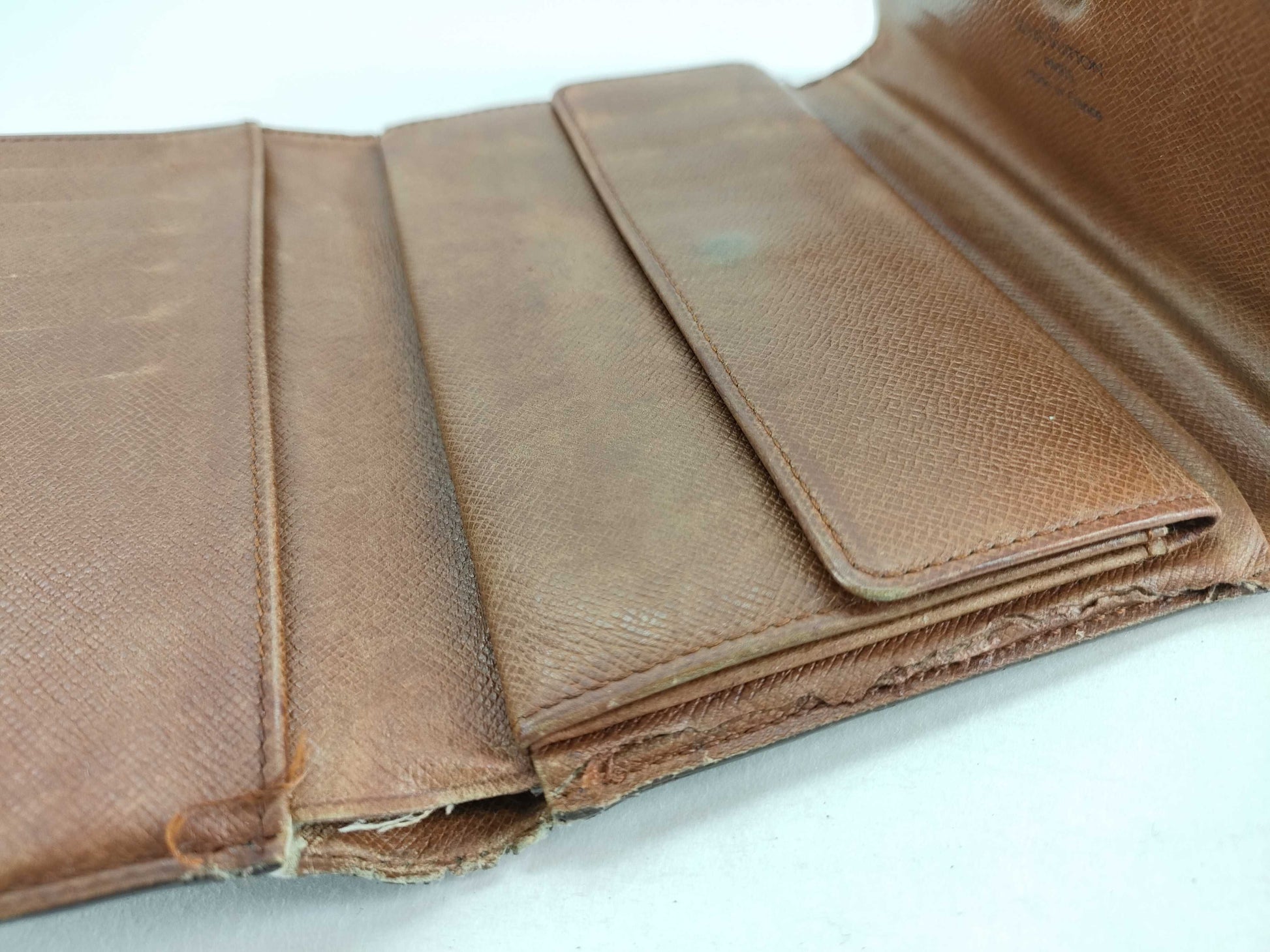 LOUIS VUITTON Monogram Louis Vuitton Monogram Wallet