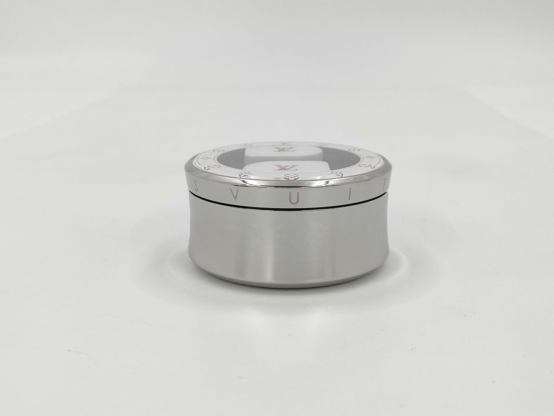 LOUIS VUITTON Horizon Earphones and other accessories