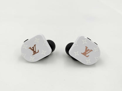 LOUIS VUITTON Horizon Earphones and other accessories