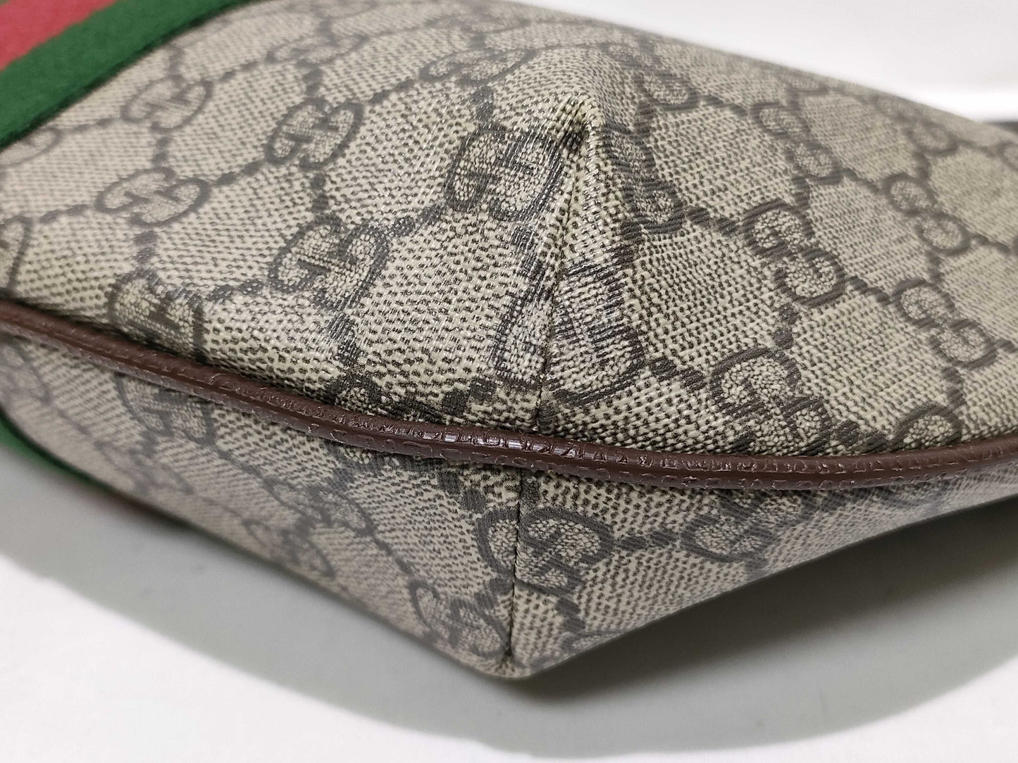 GUCCI GG Supreme Gucci Ophidia Medium Shoulder Bag