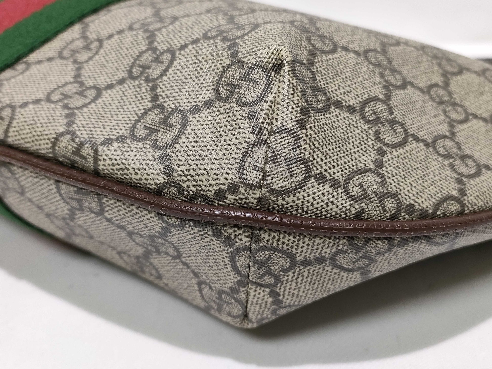 GUCCI GG Supreme Gucci Ophidia Medium Shoulder Bag