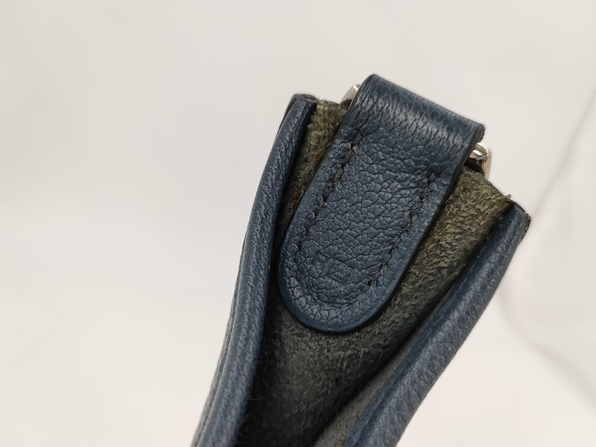 HERMES Evelyn Taurillon Clemence Shoulder Bag