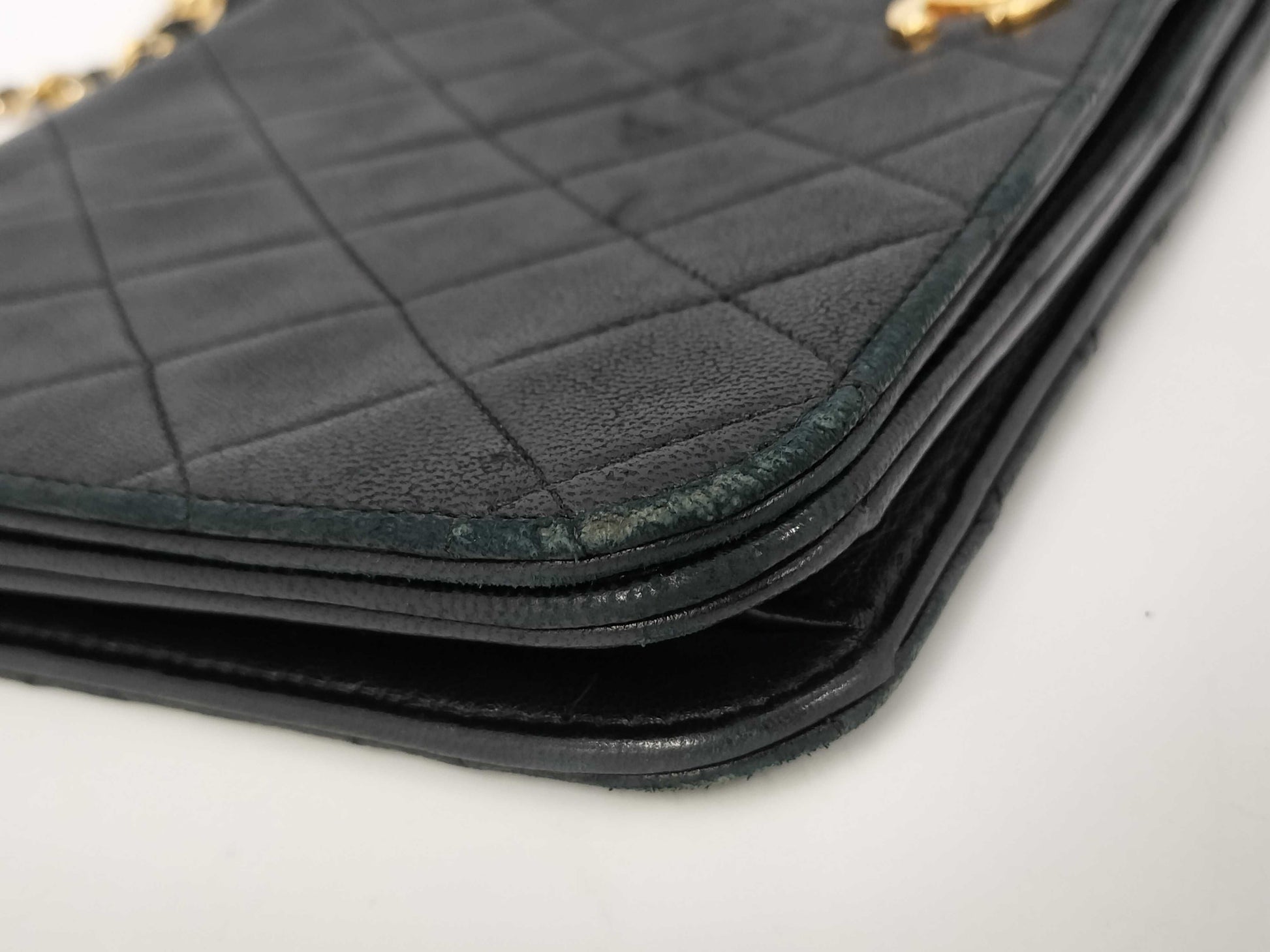 CHANEL Chain Shoulder Bag