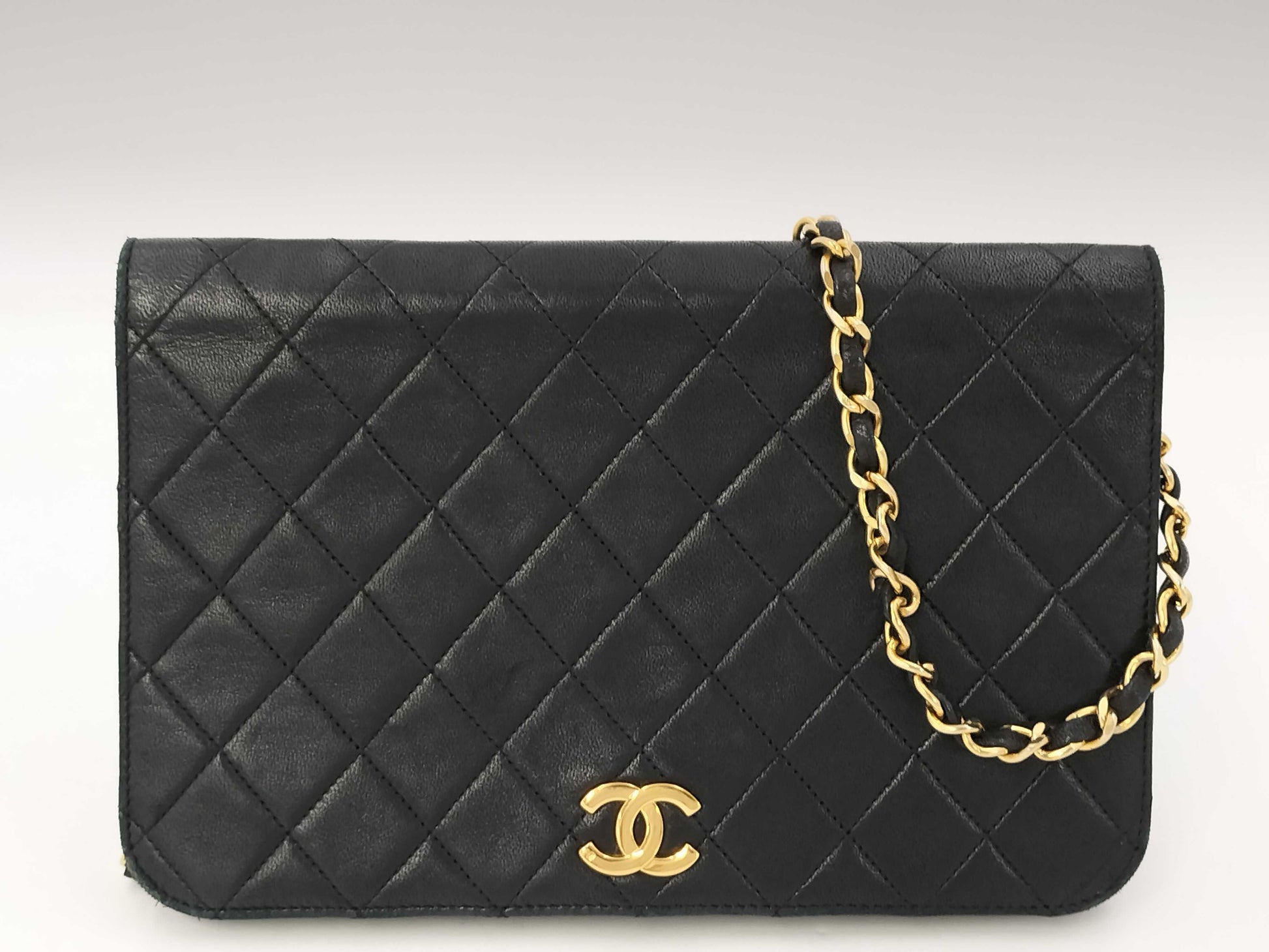 CHANEL Chain Shoulder Bag