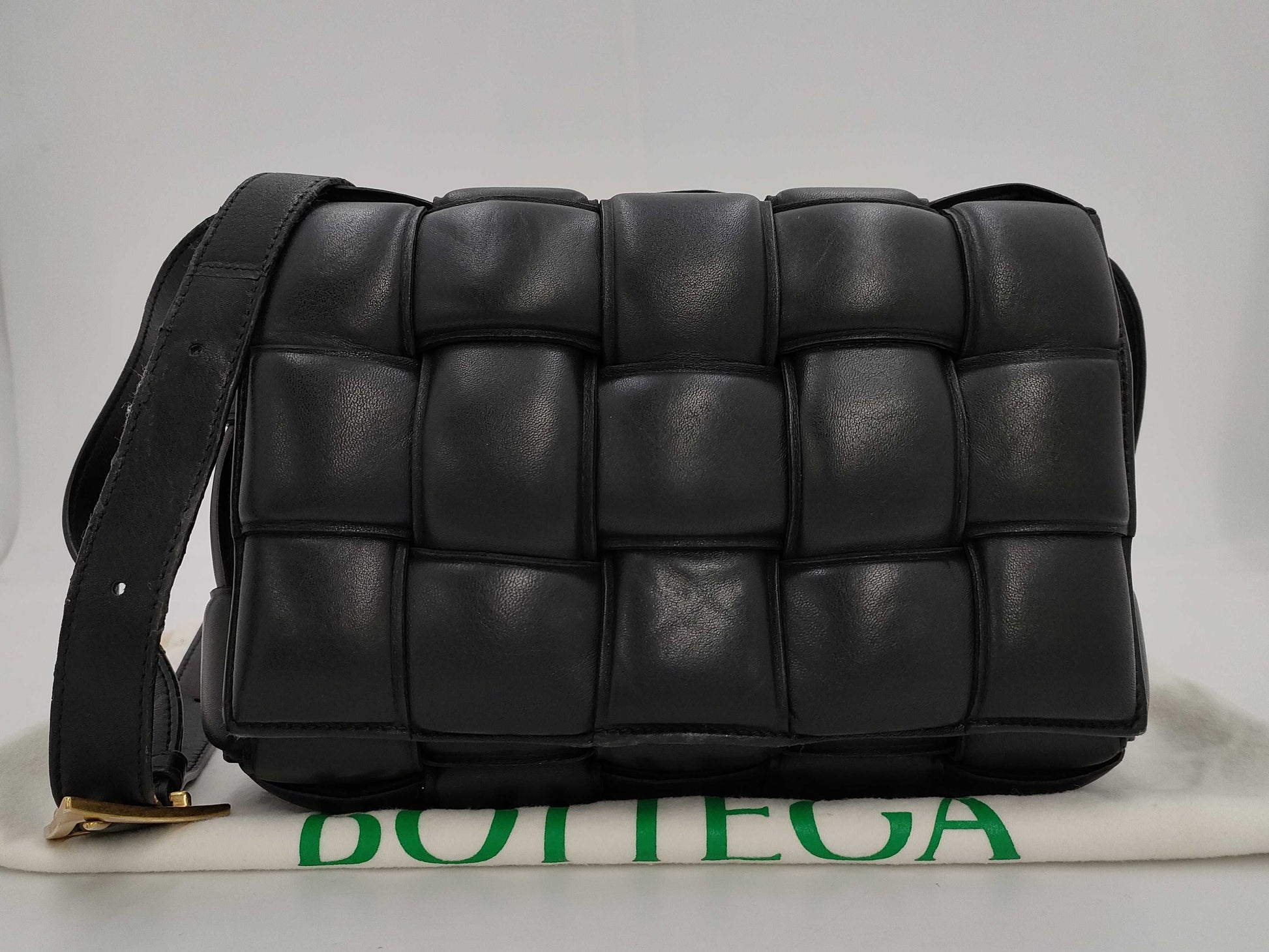 BOTTEGA VENETA Padded Cassette Black Shoulder Bag 591970VCQR18425