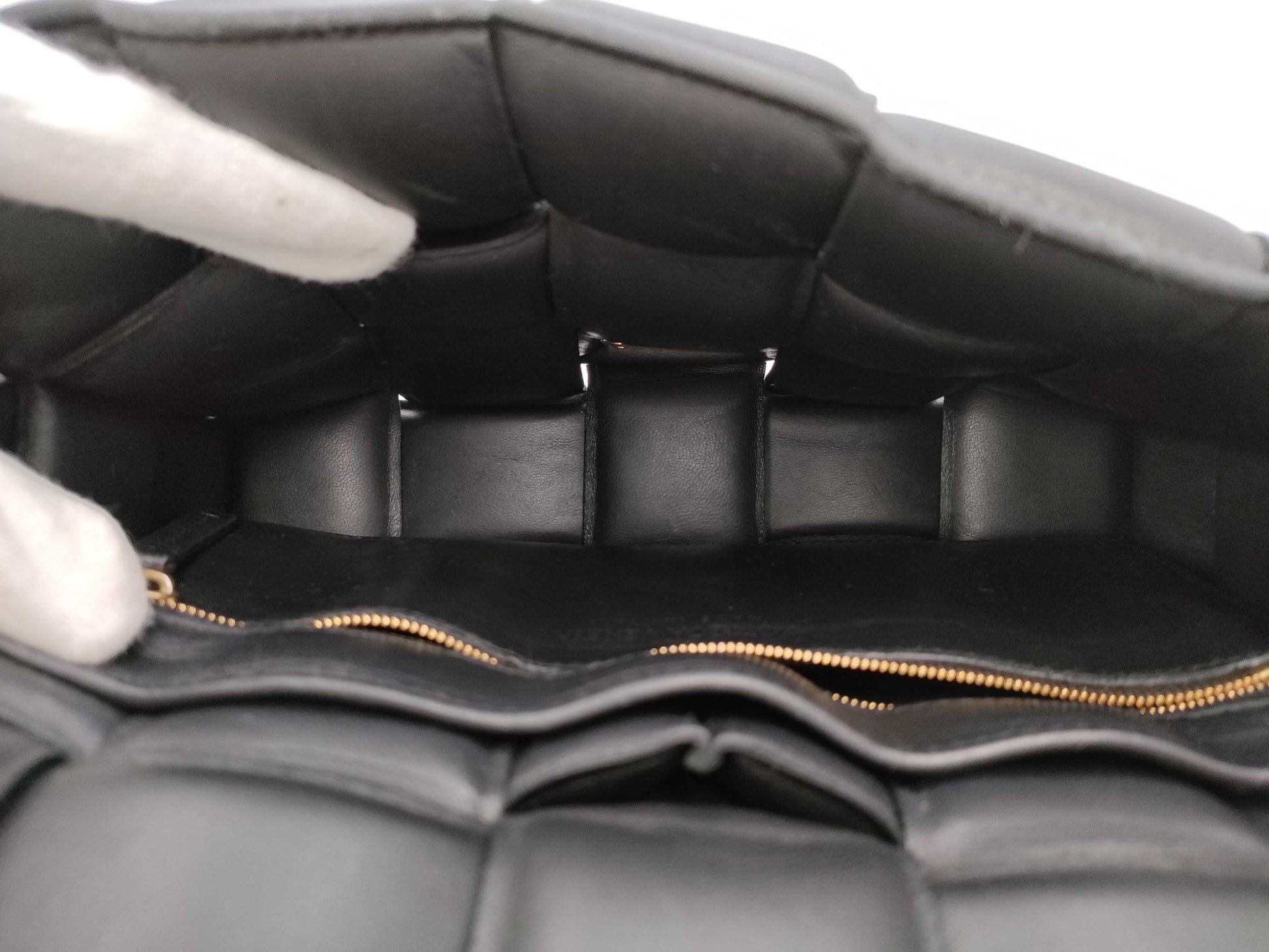 BOTTEGA VENETA Padded Cassette Black Shoulder Bag 591970VCQR18425