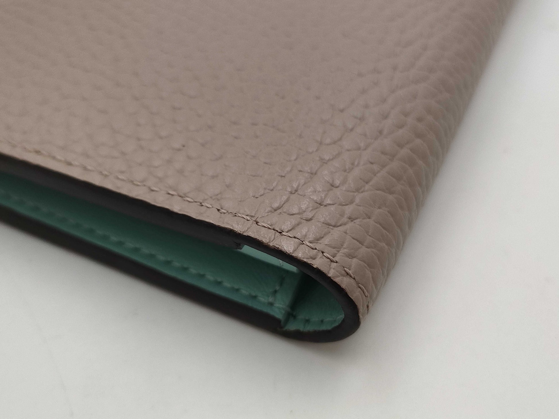 LOUIS VUITTON LOUIS VUITTON Other Line Bags Capucines Vertical Wallet Taurillon Long Wallet Beige x Blue