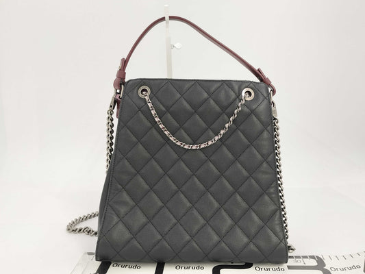 CHANEL shoulder bag