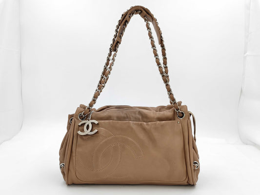 CHANEL shoulder bag