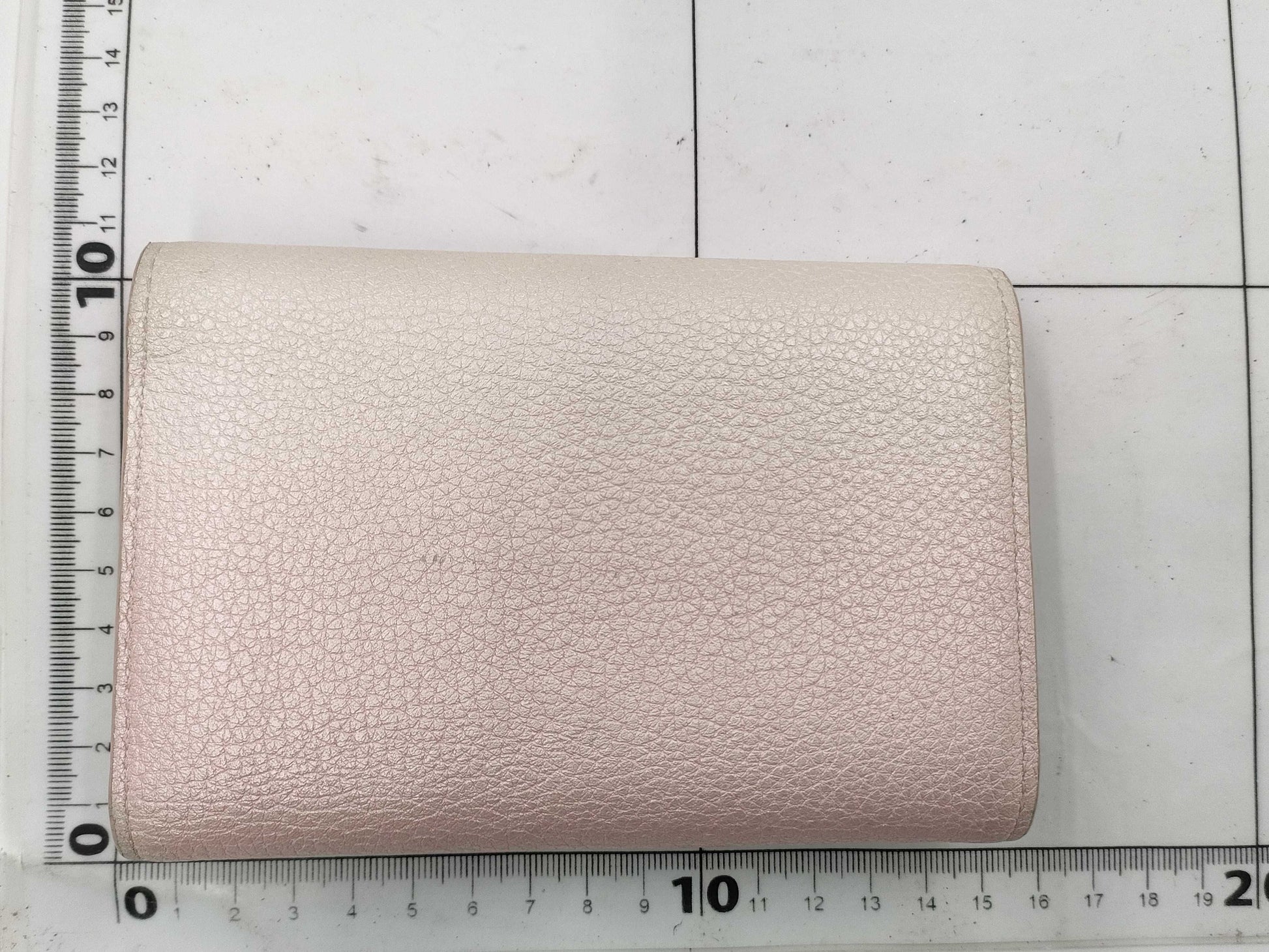 LOUIS VUITTON Portefeuille Capucines Wallet