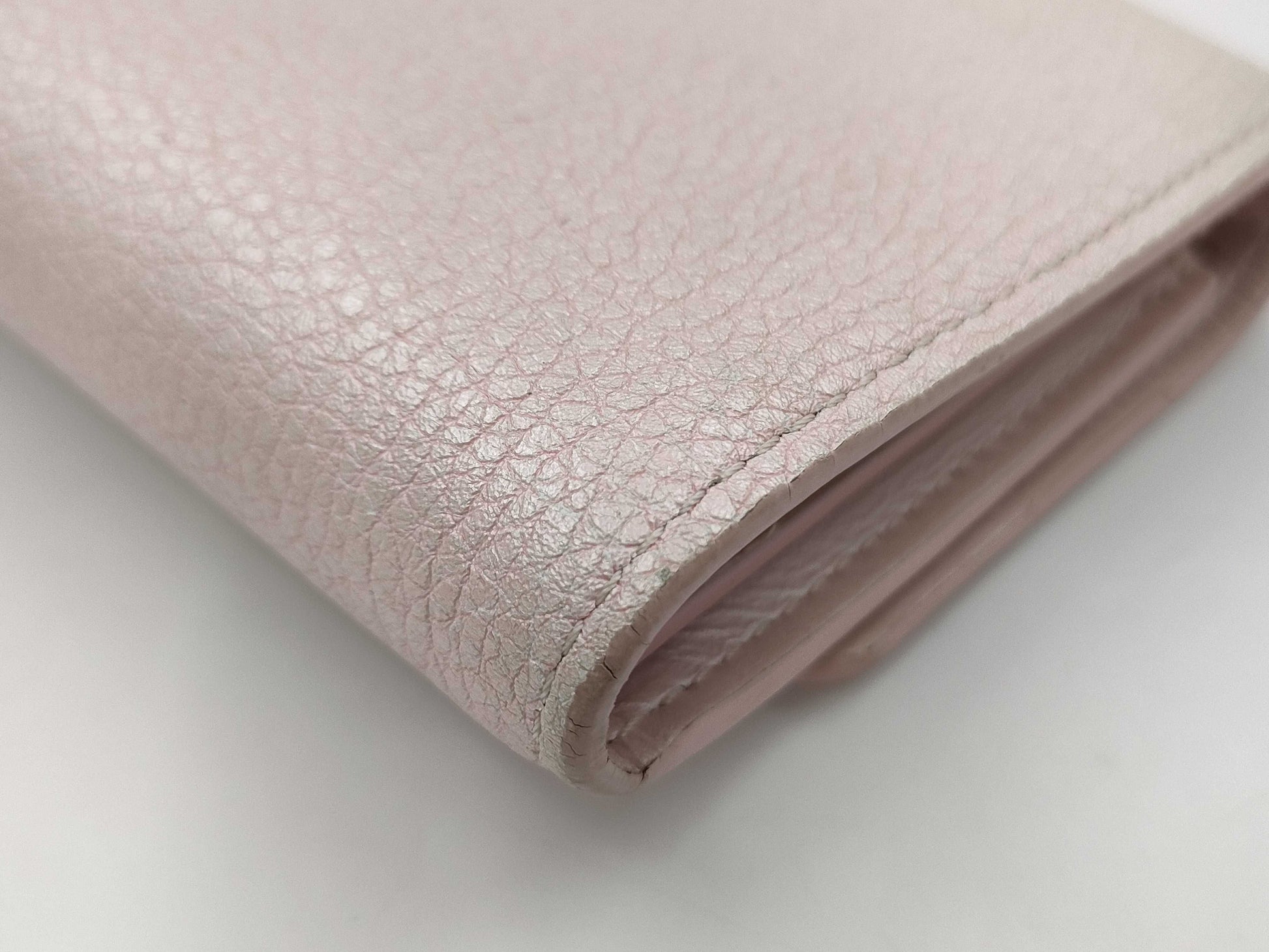 LOUIS VUITTON Portefeuille Capucines Wallet