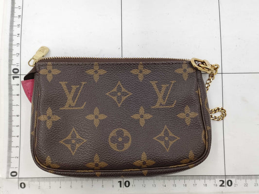 LOUIS VUITTON Mini Pochette Accessoires Pouch
