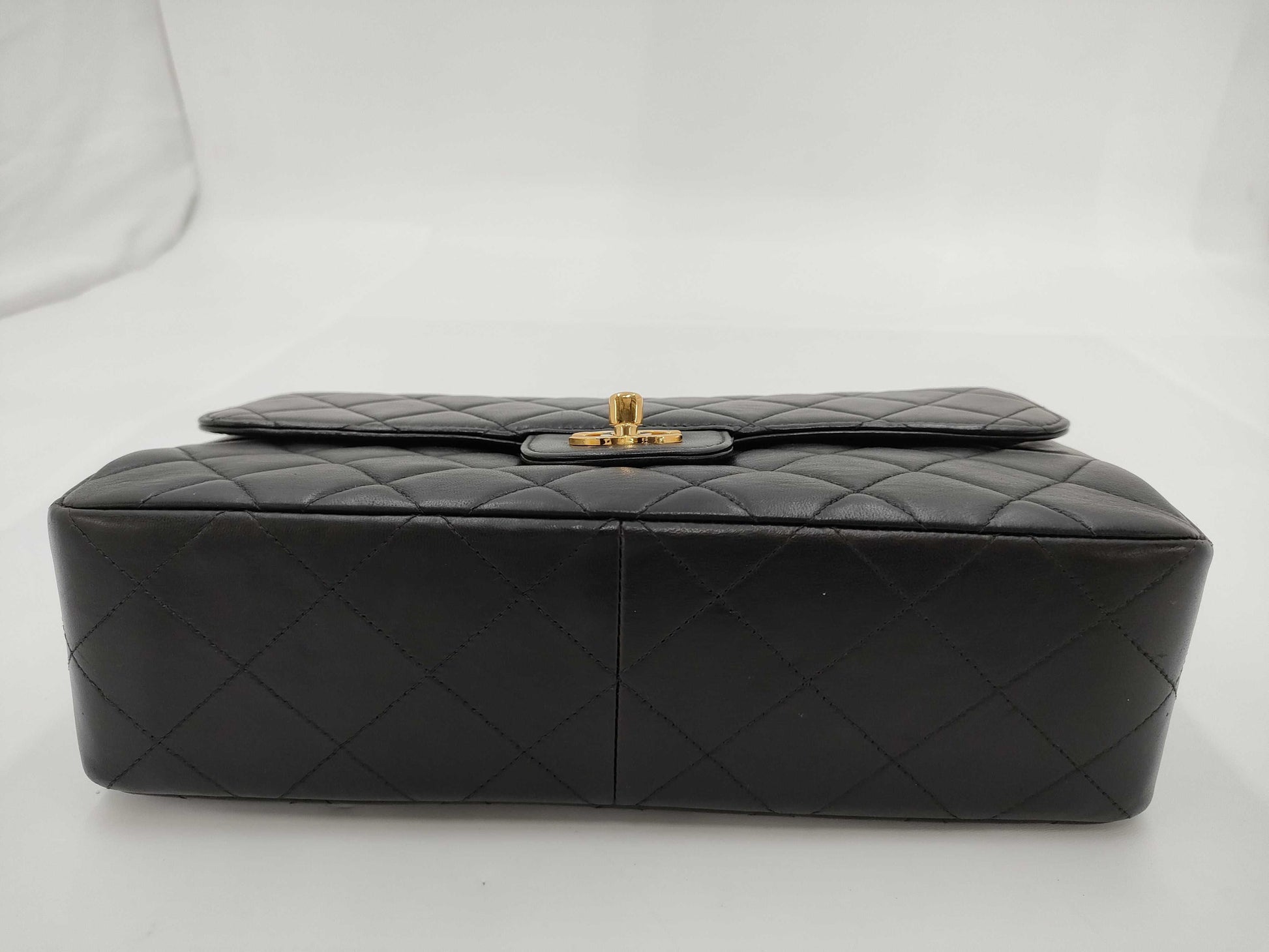 CHANEL shoulder bag