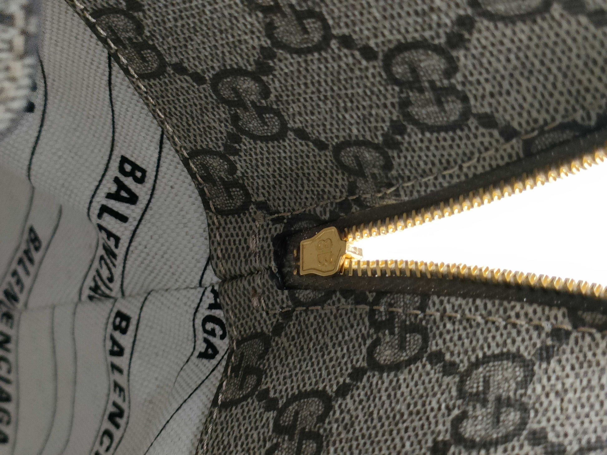 GUCCI GG Supreme Gucci & Balenciaga Hacker Ville Small Bag Beige Shoulder/Handbag Handbag