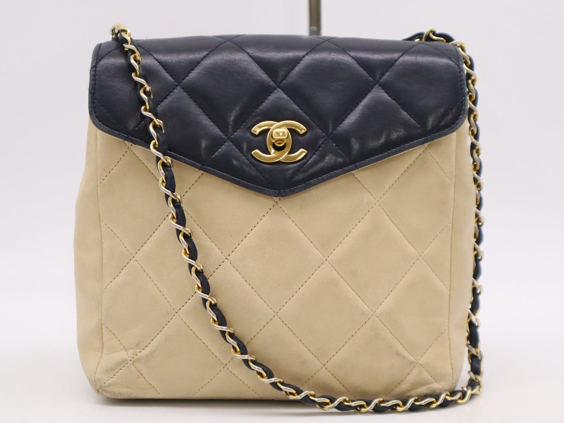 CHANEL Matelasse 22 S Flap S Chain Turn Lock GD Hardware Beige Lambskin Seal Shoulder Bag 0696009