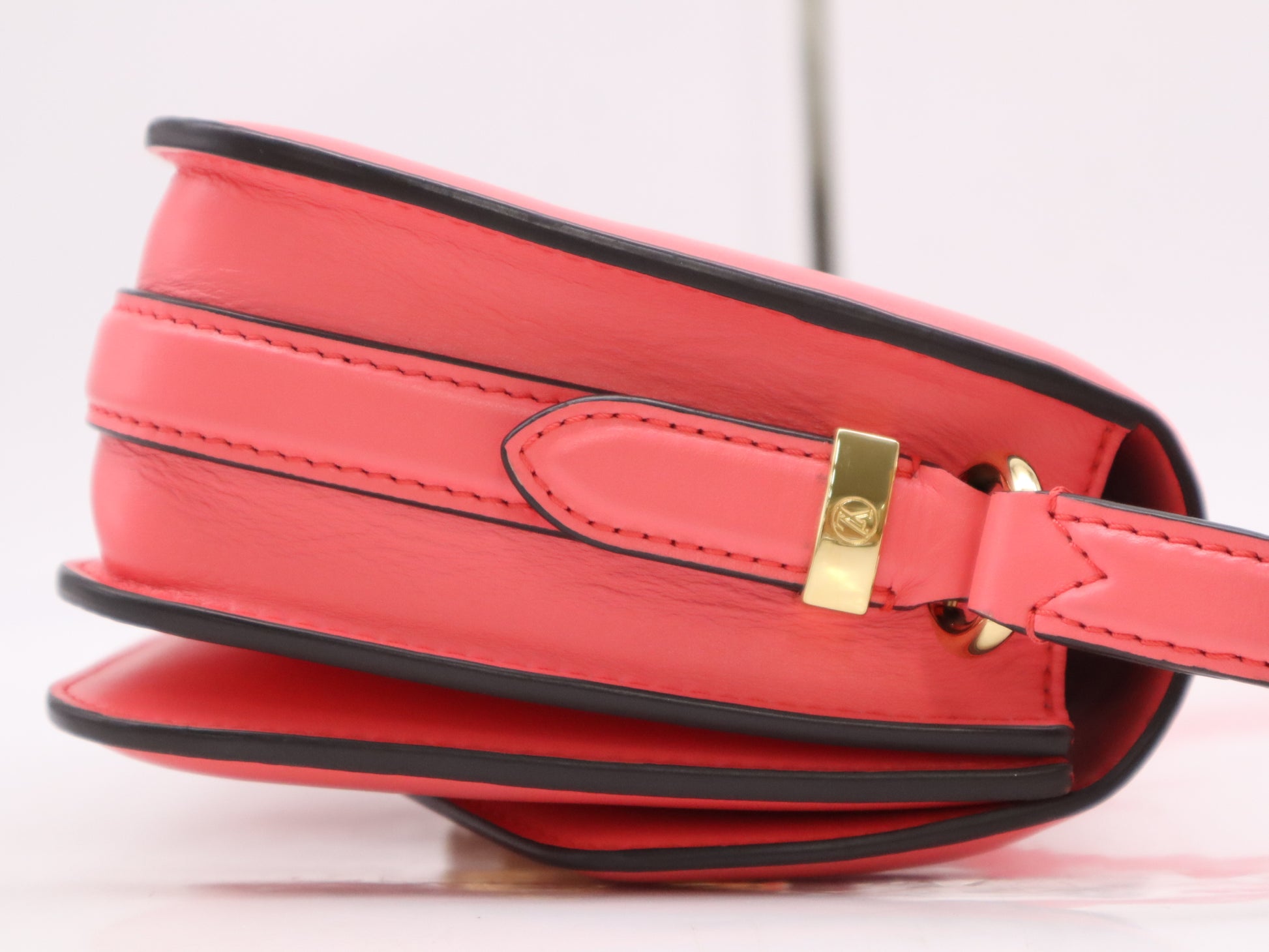 LOUIS VUITTON M55949 Leather Pont Neuf Dahlia Pink Shoulder Bag