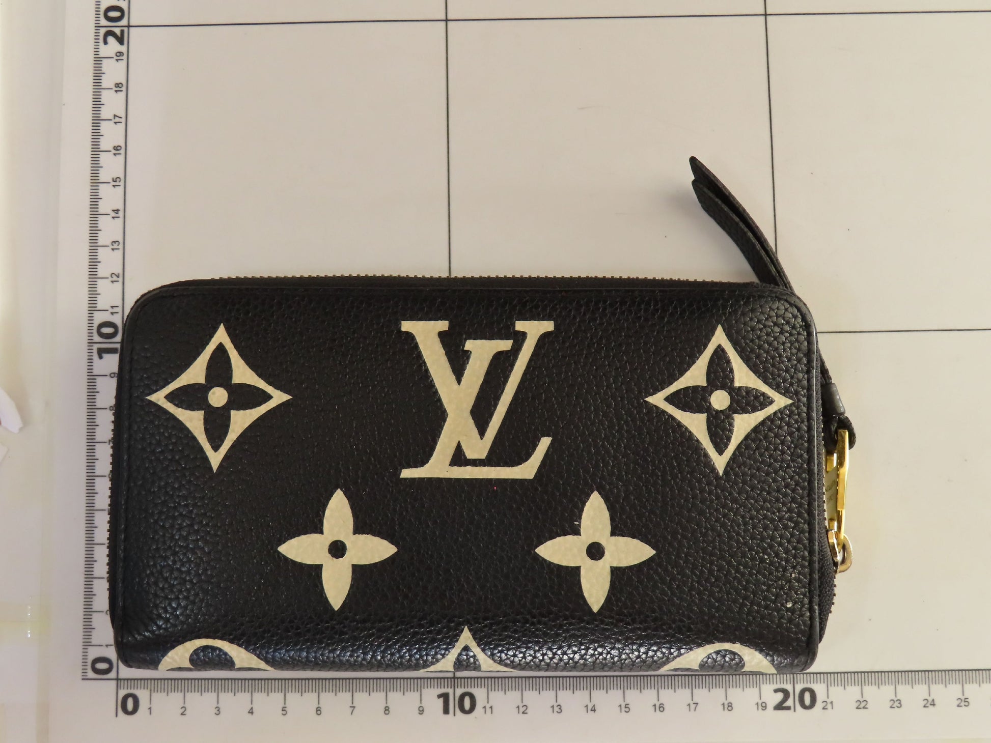 LOUIS VUITTON Monogram Empreinte LV Mono Bicolor Empreinte Zippy Wallet M80481 Wallet