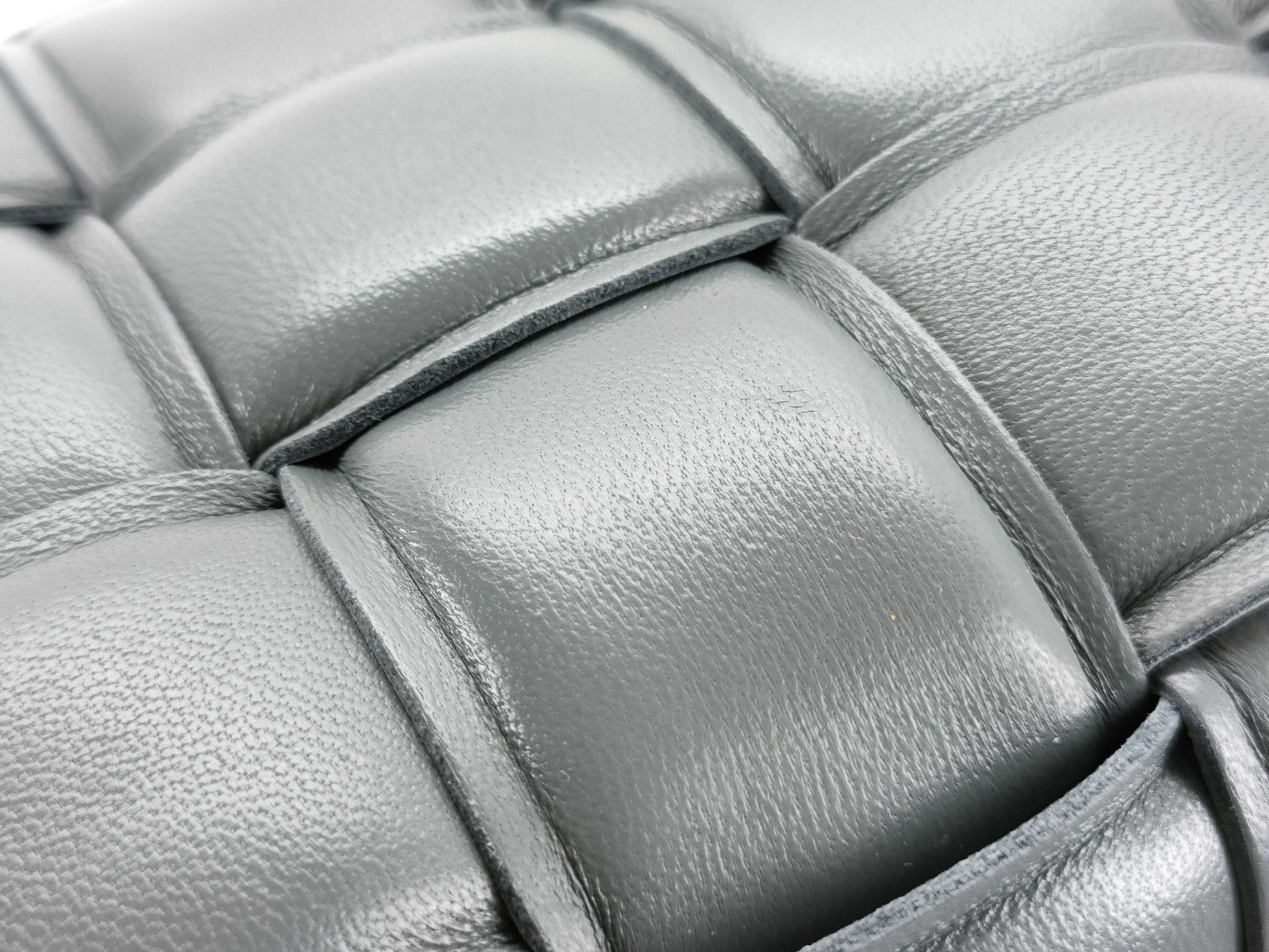 BOTTEGA VENETA Intrecciato Padded Cassette Maxi Intrecciato Lambskin Gray Shoulder Bag