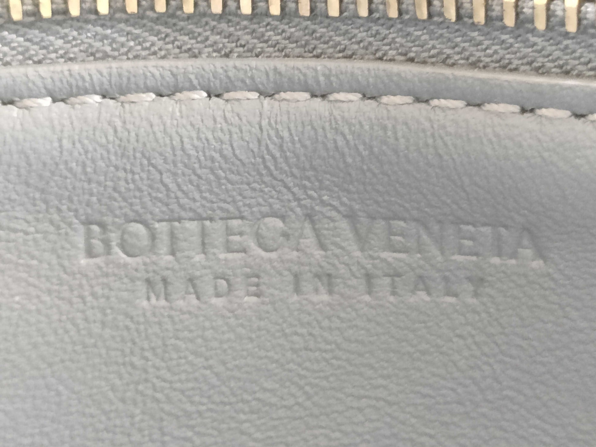 BOTTEGA VENETA Intrecciato Padded Cassette Maxi Intrecciato Lambskin Gray Shoulder Bag