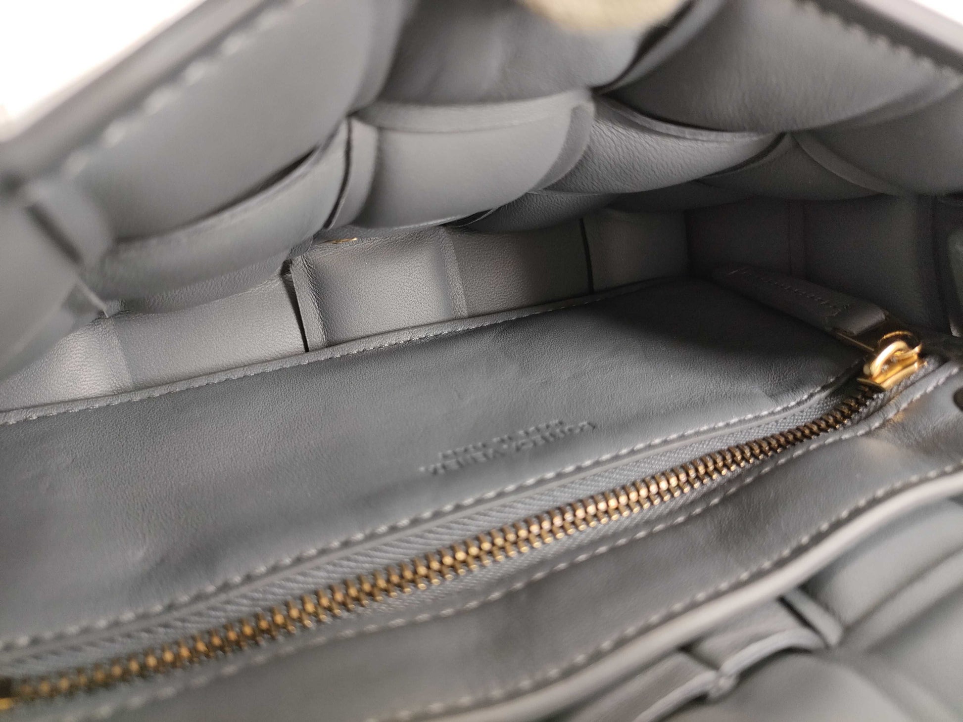 BOTTEGA VENETA Intrecciato Padded Cassette Maxi Intrecciato Lambskin Gray Shoulder Bag