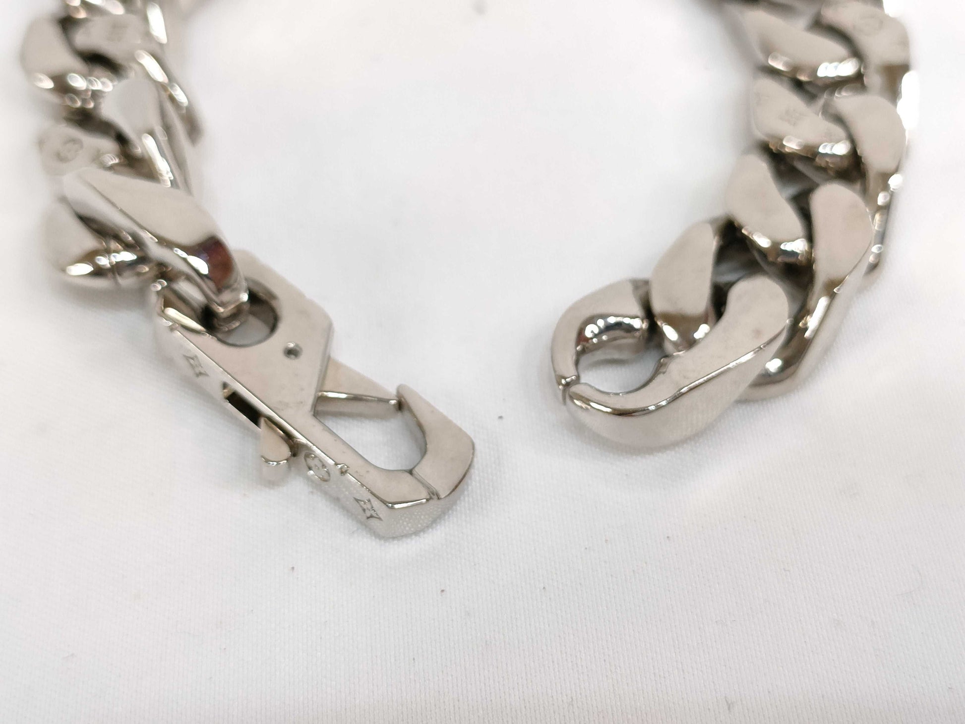 LOUIS VUITTON LV M69988 Brass LV Chain Links M Bracelet/Bangle