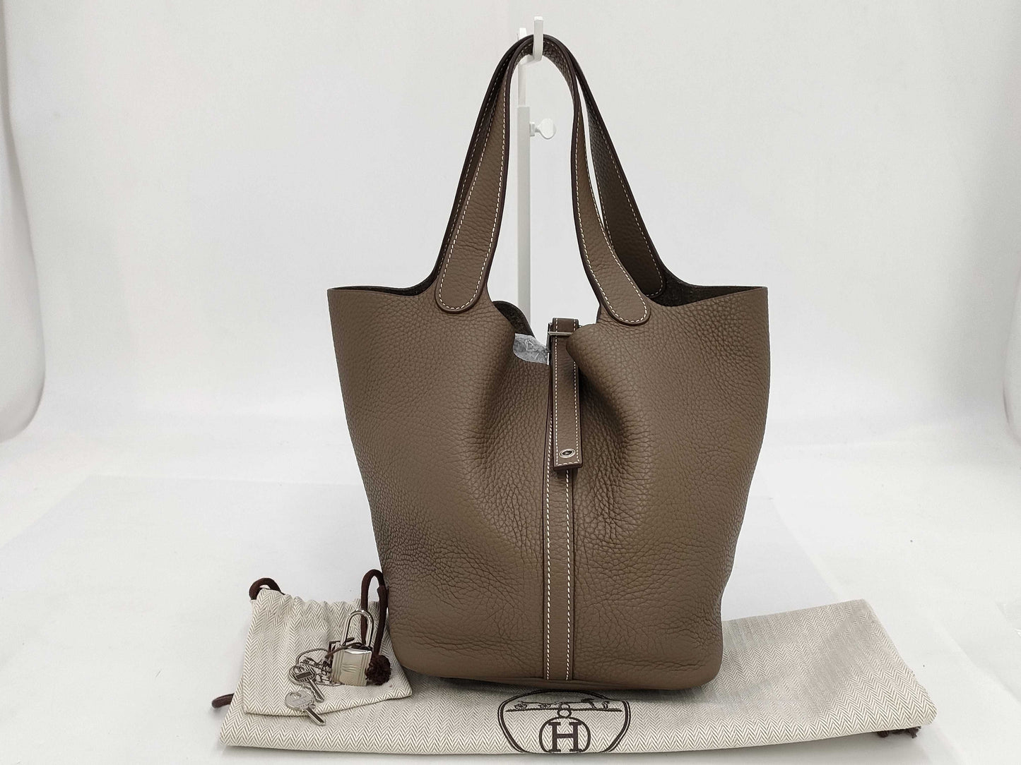 HERMES Picotin Lock MM Taurillon Clemence Tote Bag with ETOUPE C Stamp