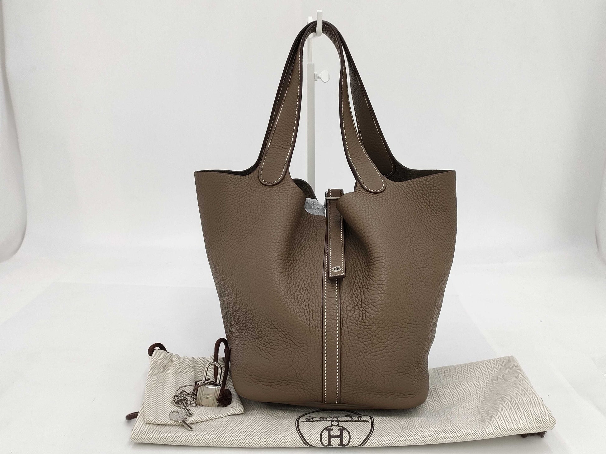 HERMES Picotin Lock MM Taurillon Clemence Tote Bag with ETOUPE C Stamp